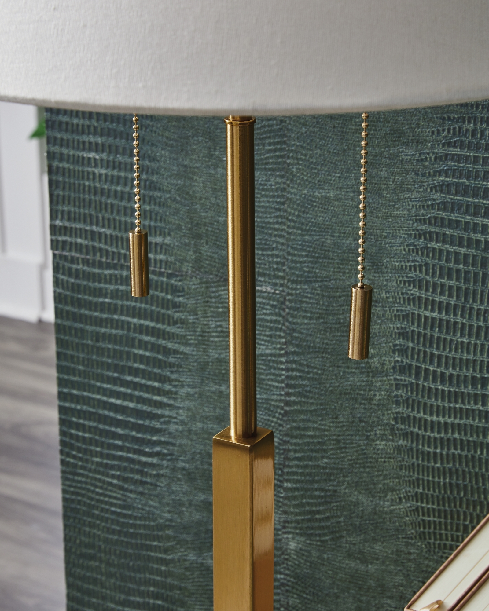 Ashley (Signature Design) Haigwood Metal Table Lamp