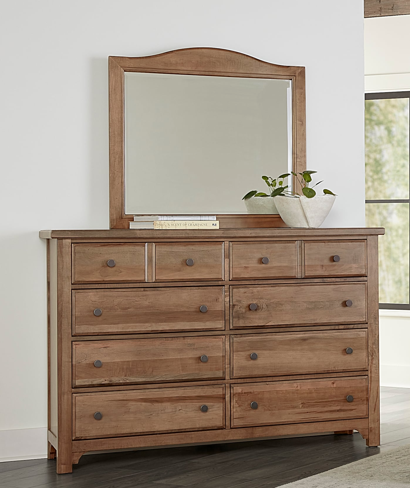 Vaughan-Bassett Cool Farmhouse 4-Piece King Arched Bedroom Set