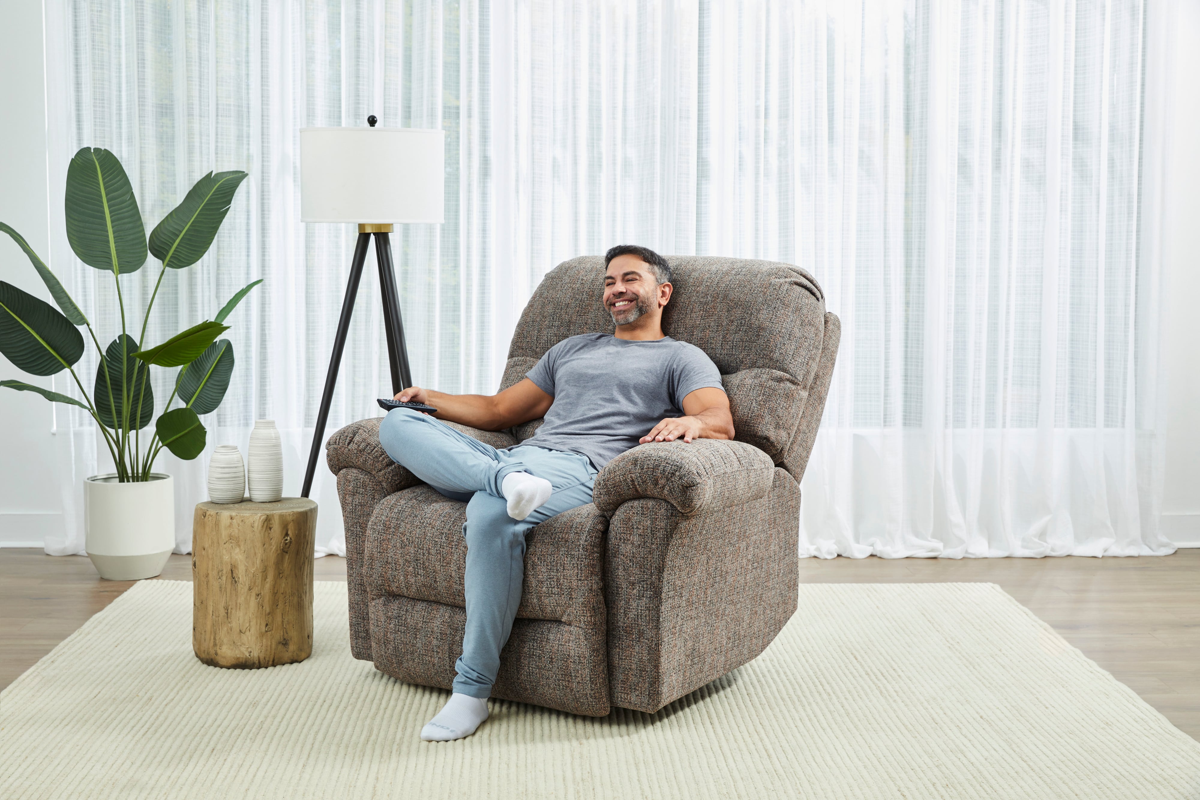 Best Home Furnishings Badge Power Head Tilt Zero Gravity Recliner