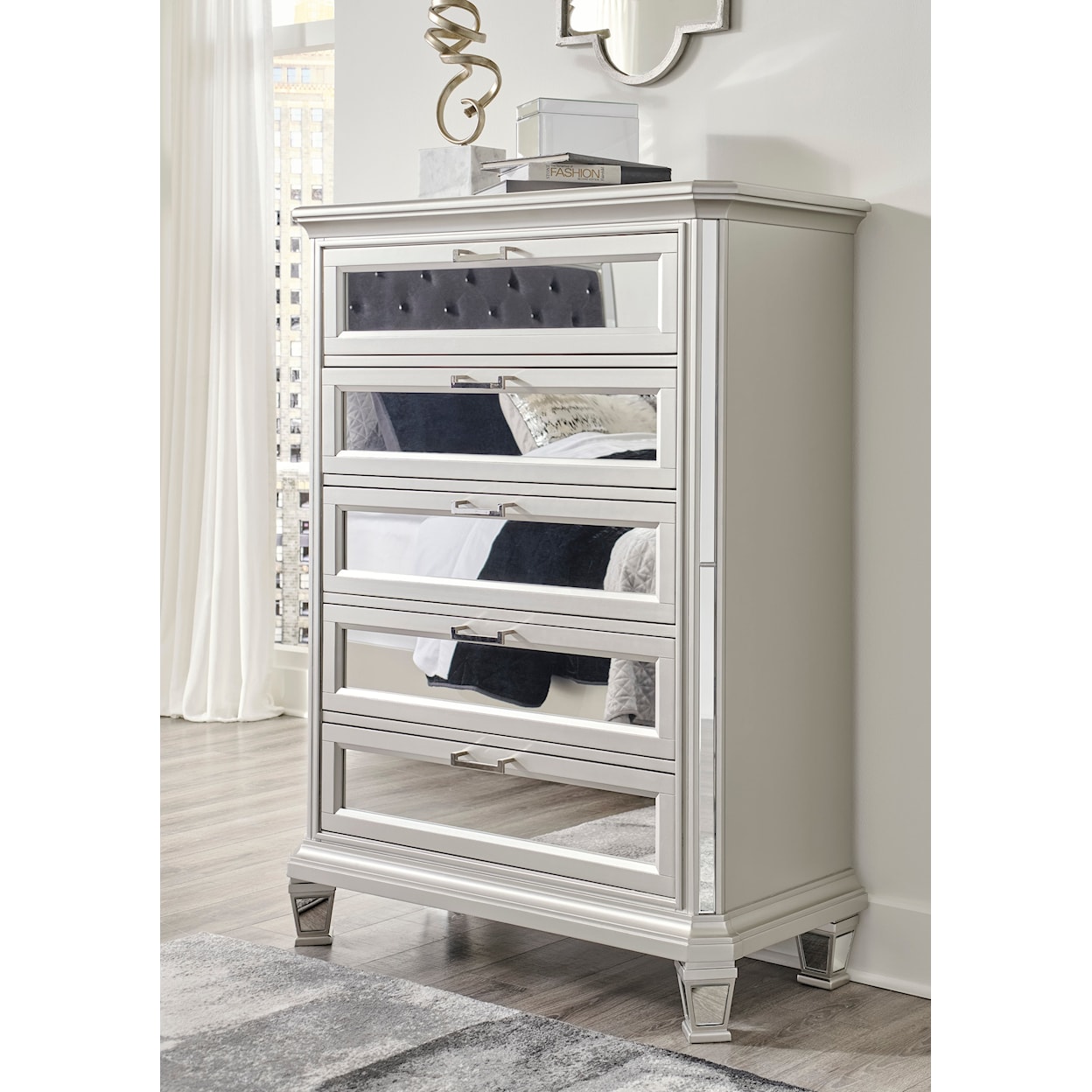 Signature Design by Ashley Furniture Lindenfield Chest of Drawers