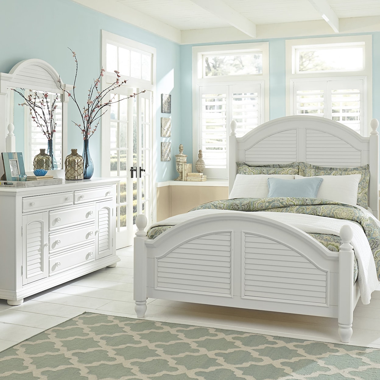 Liberty Furniture Summer House 4-Piece King Poster Bedroom Set