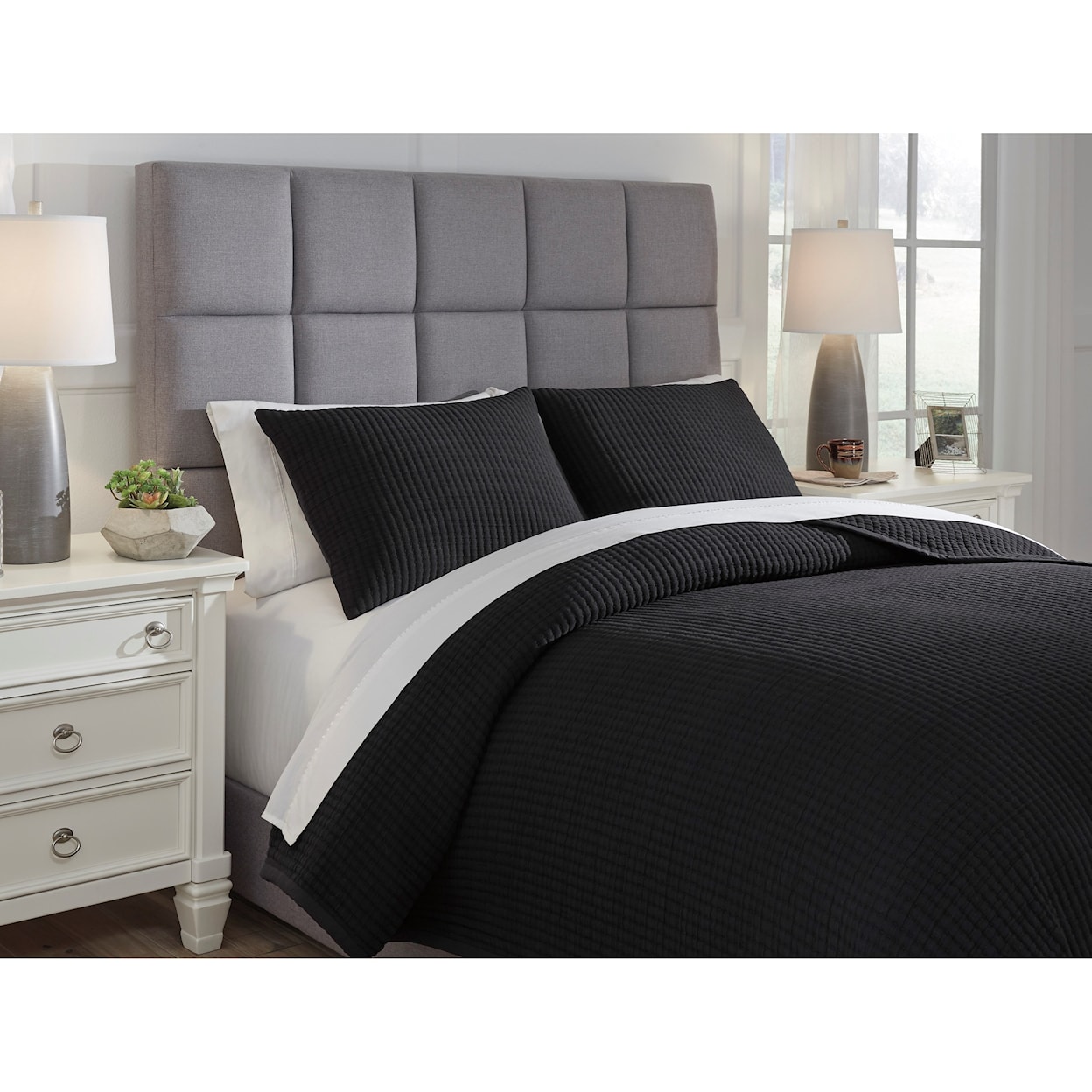 Signature Design by Ashley Bedding Sets Queen Thornam Black Coverlet Set