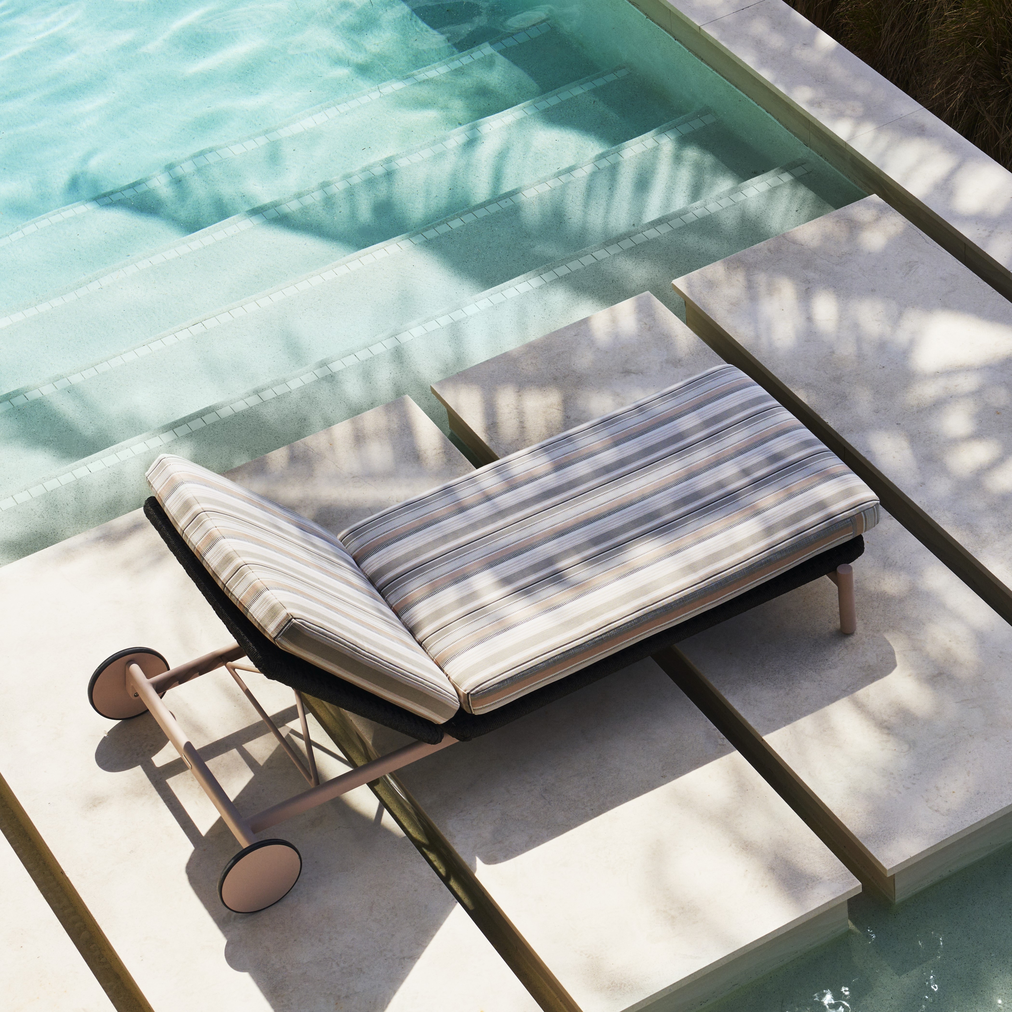 Brown Jordan Oliver Modern Adj. Cushioned Woven Chaise w/Wheels