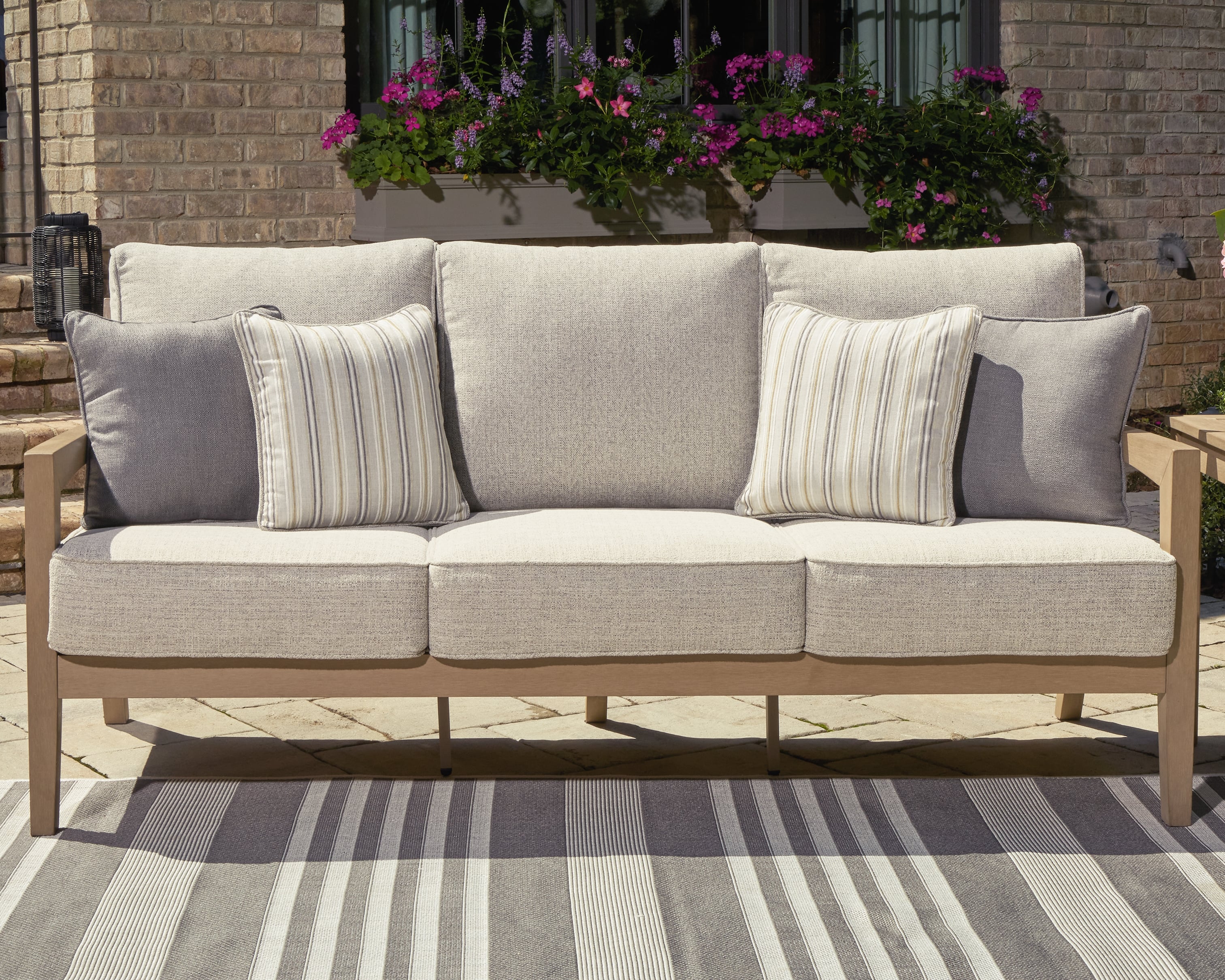 Outdoor Sofa with Cushion