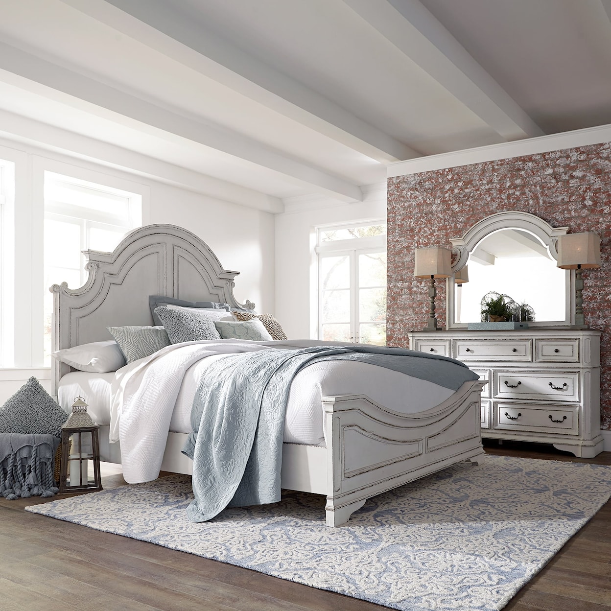 Liberty Furniture Magnolia Manor Queen Arched Panel Bed