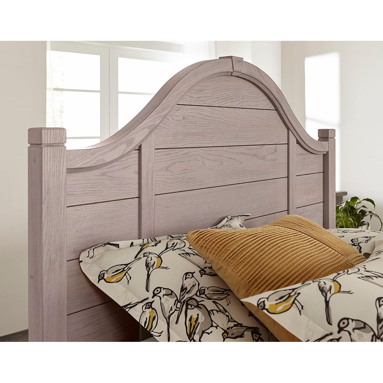 Vaughan-Bassett Bungalow King Arched Bed