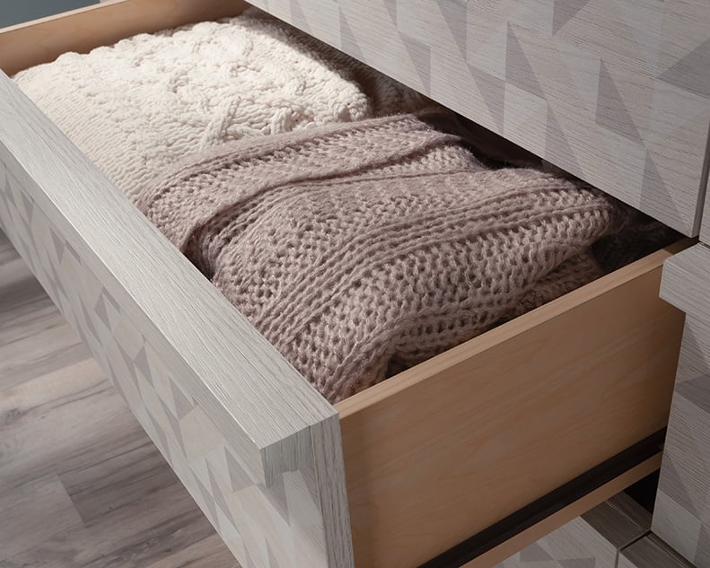 Sauder HARVEY PARK 6-Drawer Dresser