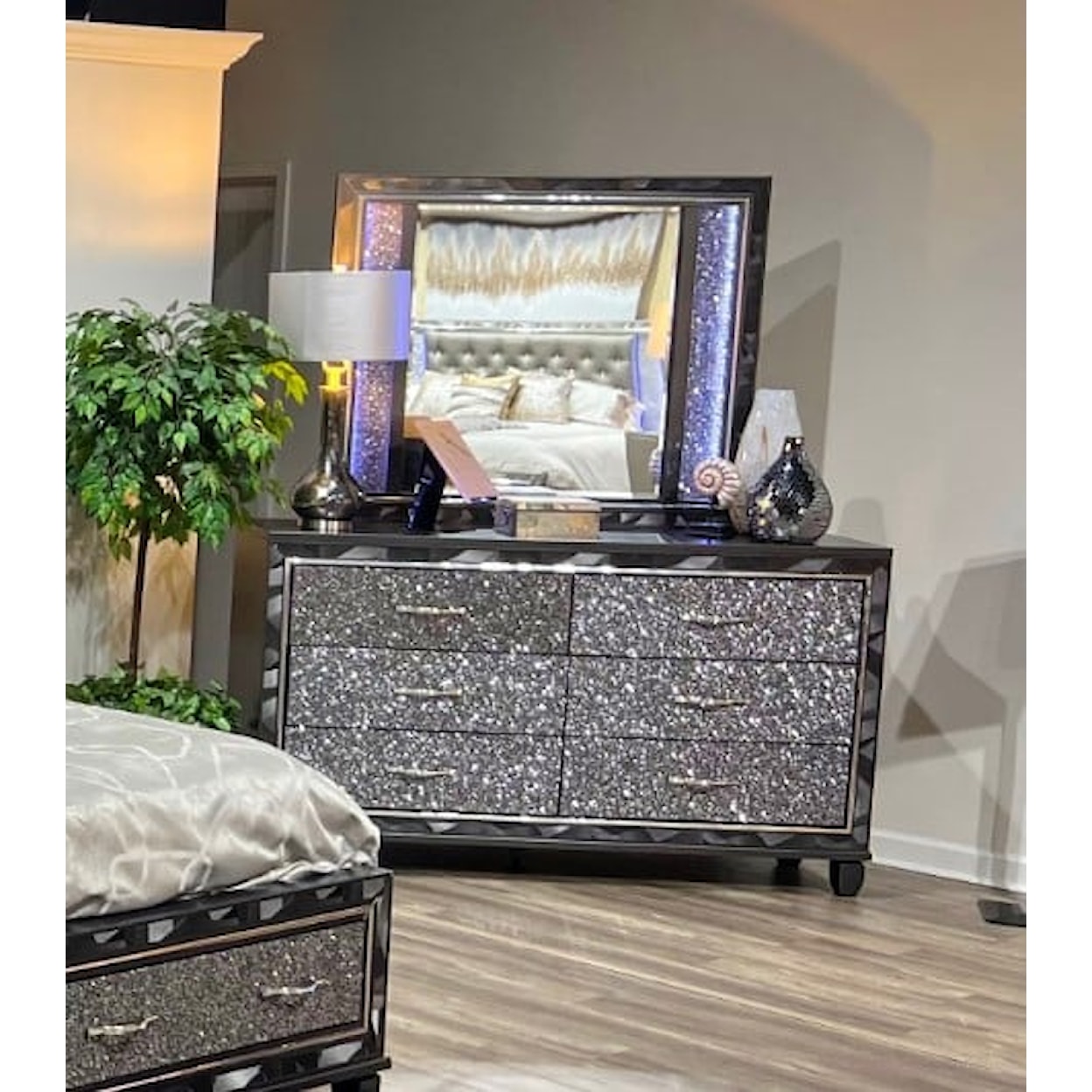 New Classic Furniture Radiance Dresser Mirror