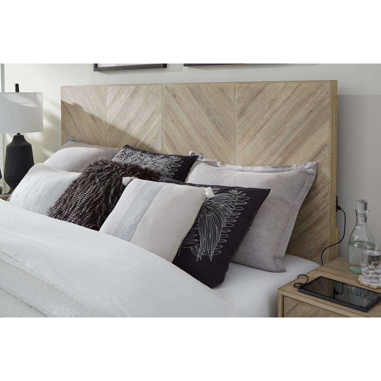 Aspenhome Maddox King Panel Bed