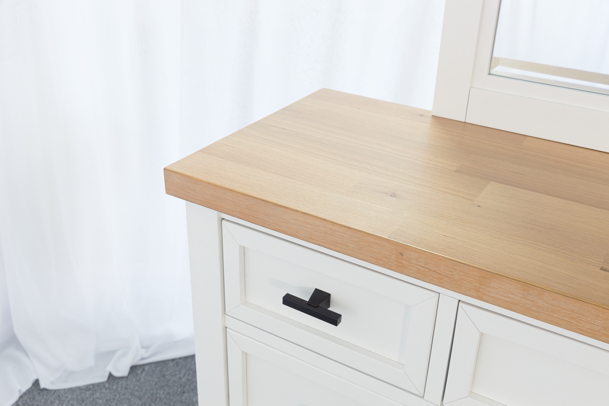 Benchcraft Ashbryn 4pc Queen Storage Bedroom Set