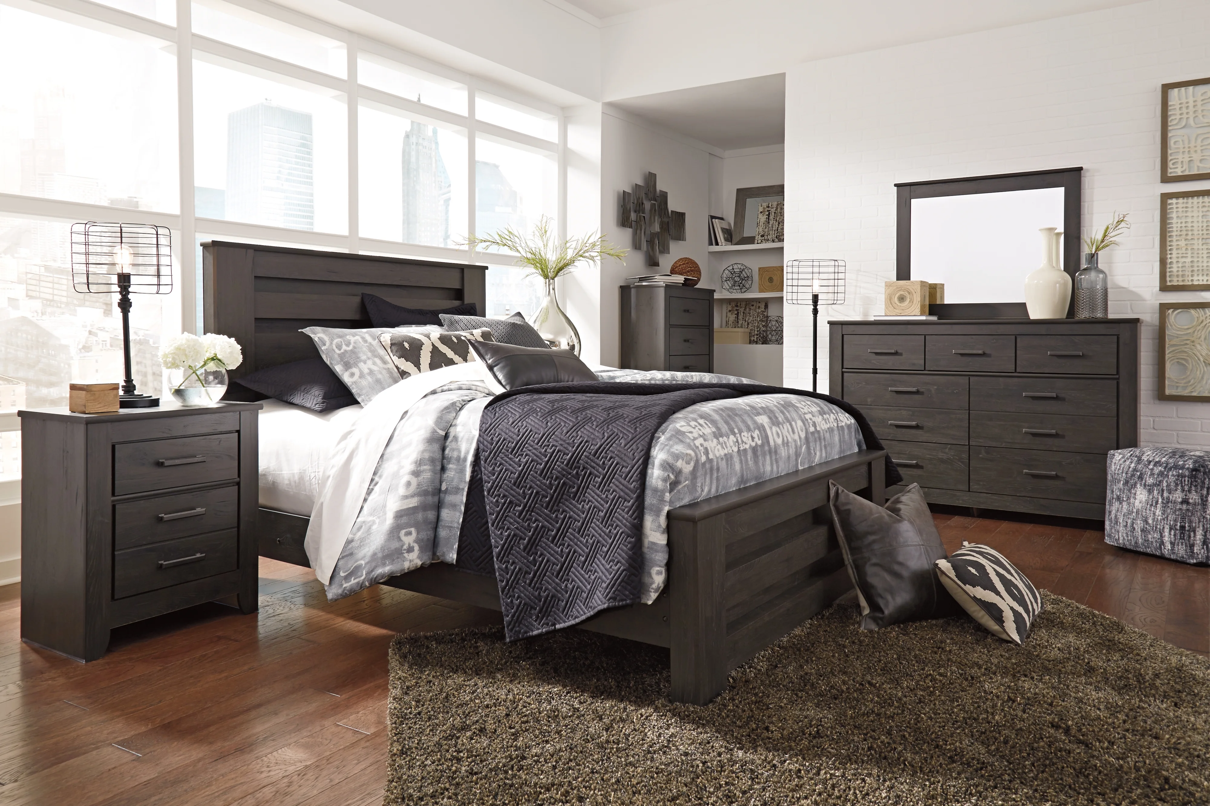 Ashley (Signature Design) Brinxton 9972151 Queen Poster Bed