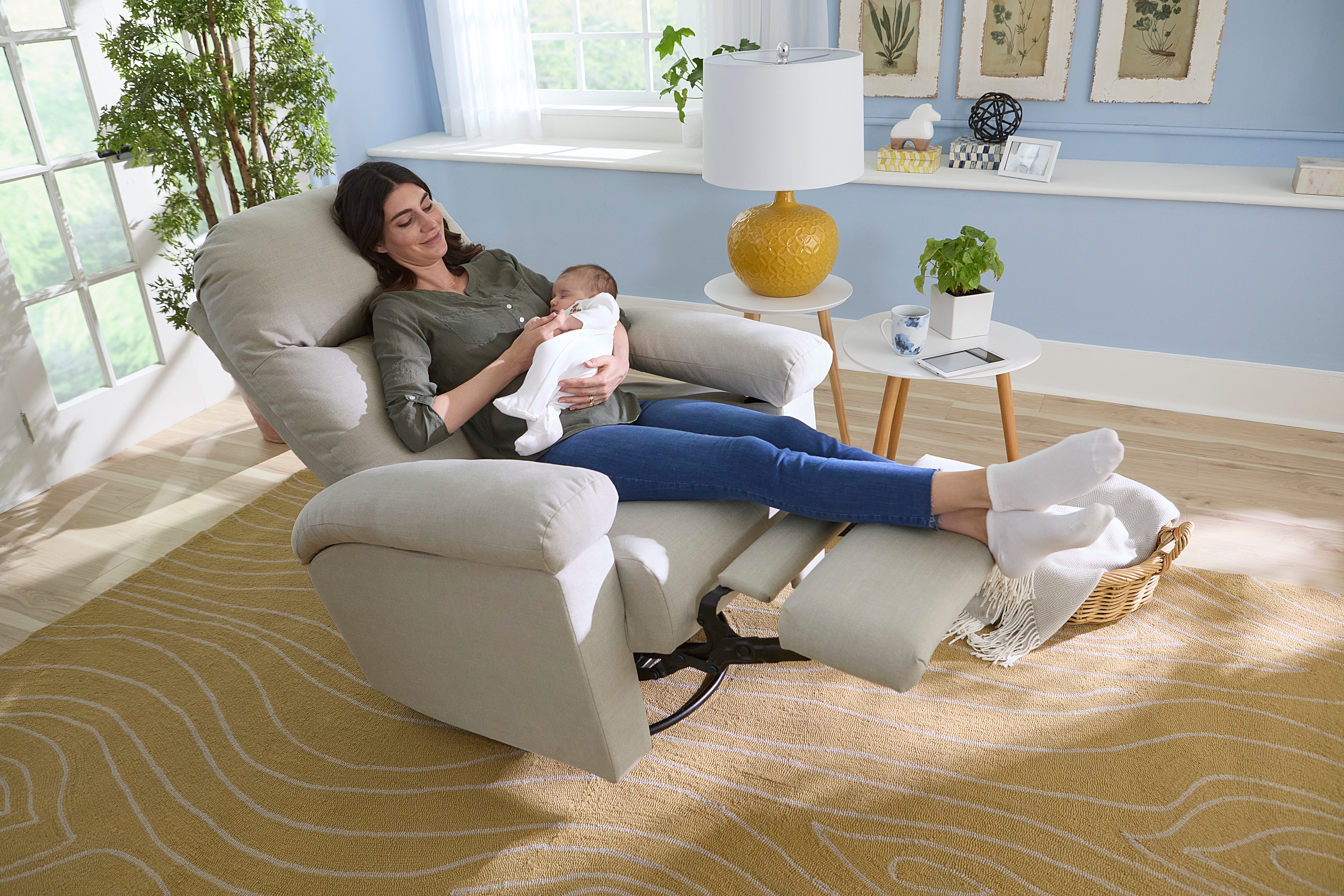 Best Home Furnishings Jodie Power Swivel Recliner w/ Adjustable Arms