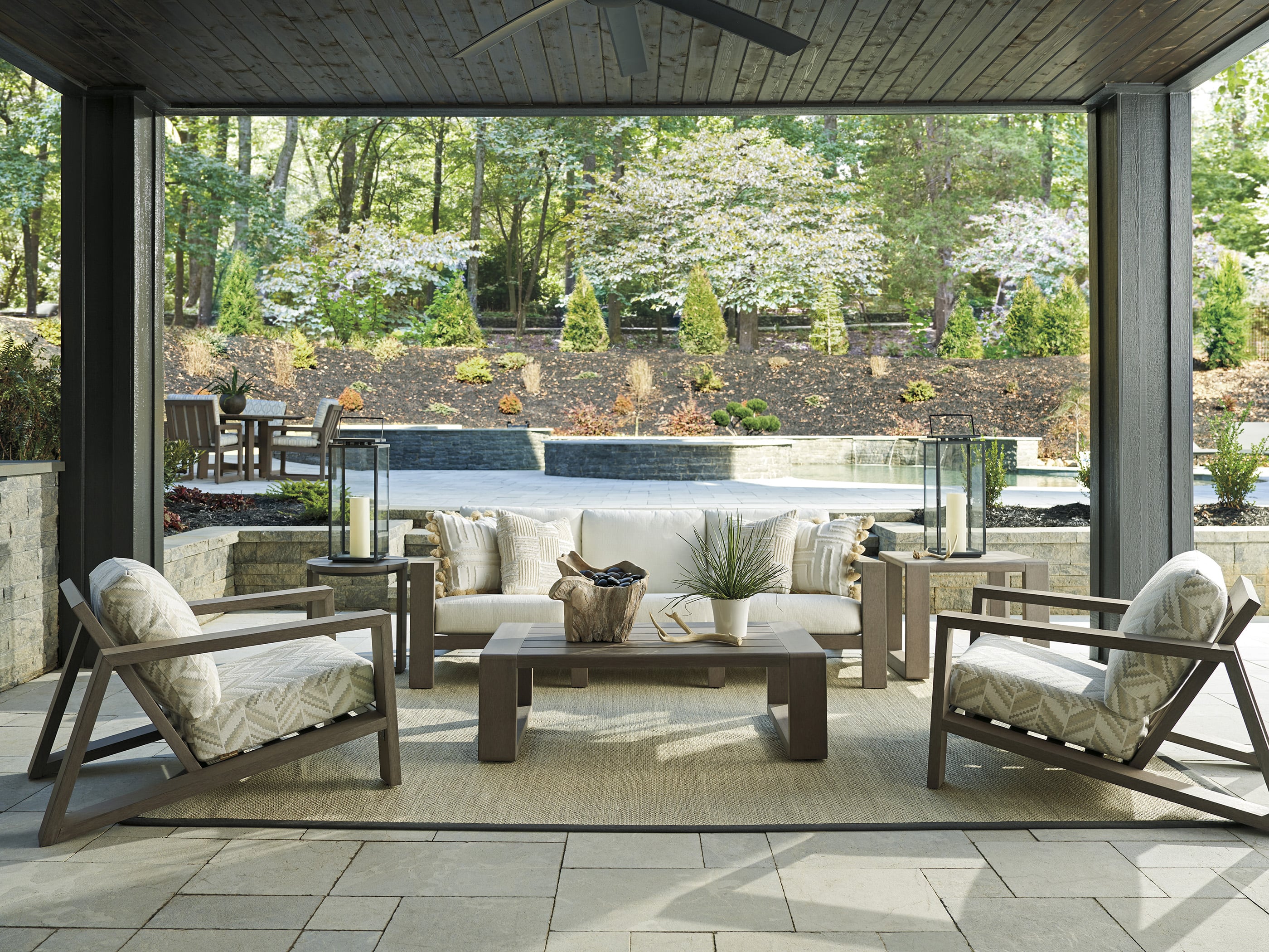 Tommy Bahama Outdoor Living Mozambique Round Table