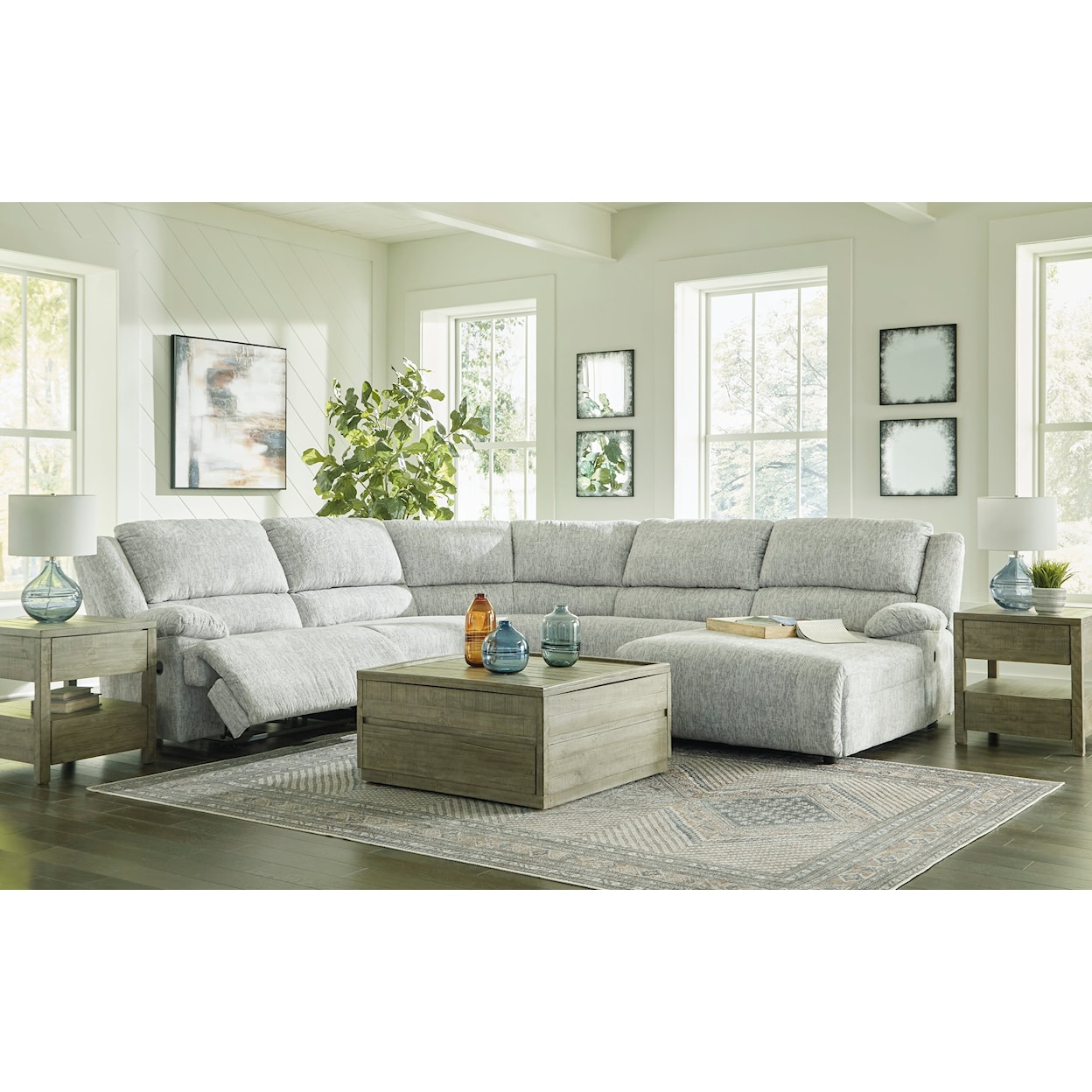 Michael Alan Select McClelland 5-Piece Reclining Sectional with Chaise