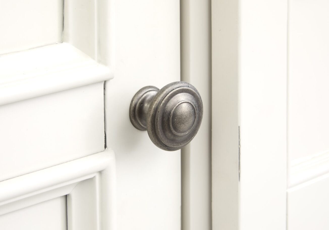 Magnussen Home Willowbrook 9-Piece Dining Room Set