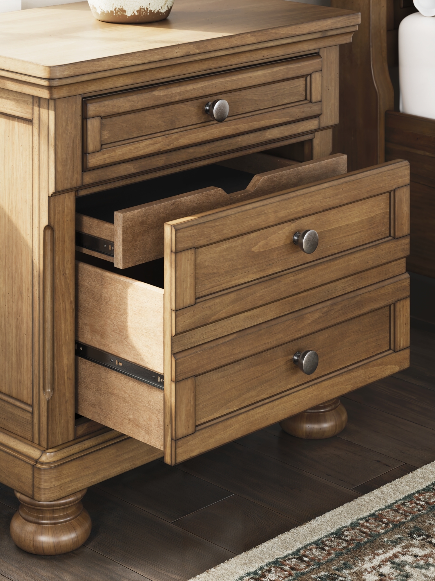 Signature Design by Ashley Vandenmore 2-Drawer Nightstand