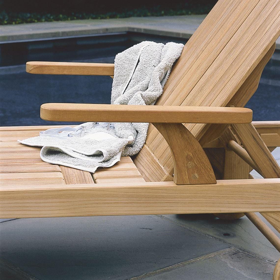 Kingsley Bate Classic Outdoor Chaise with Arms