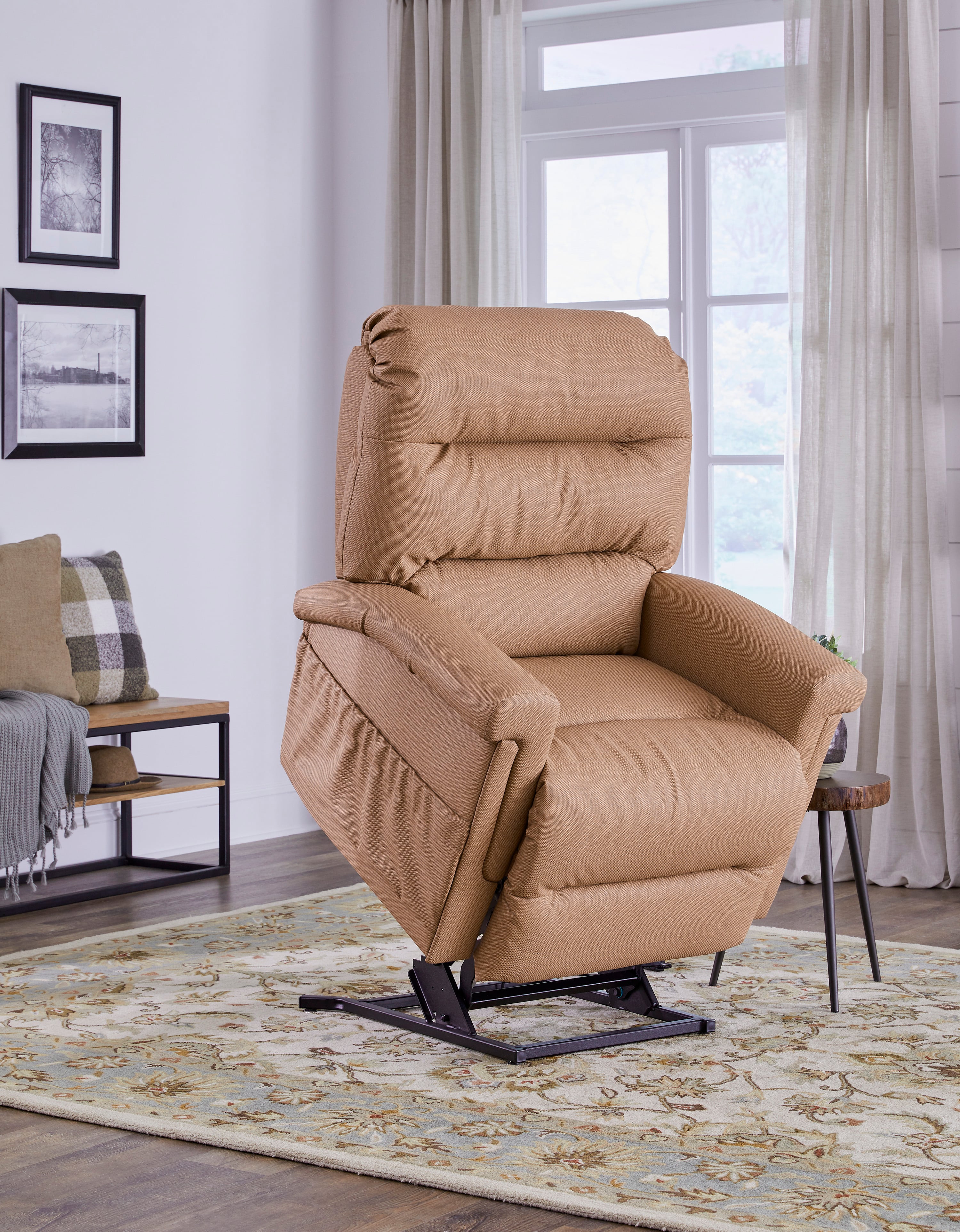 Best Home Furnishings METIS Lift Recliner