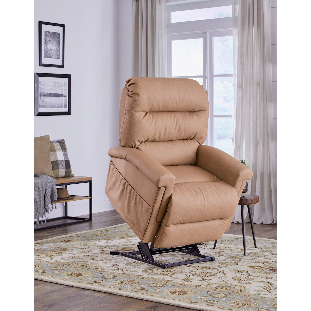 Best Home Furnishings METIS Lift Recliner