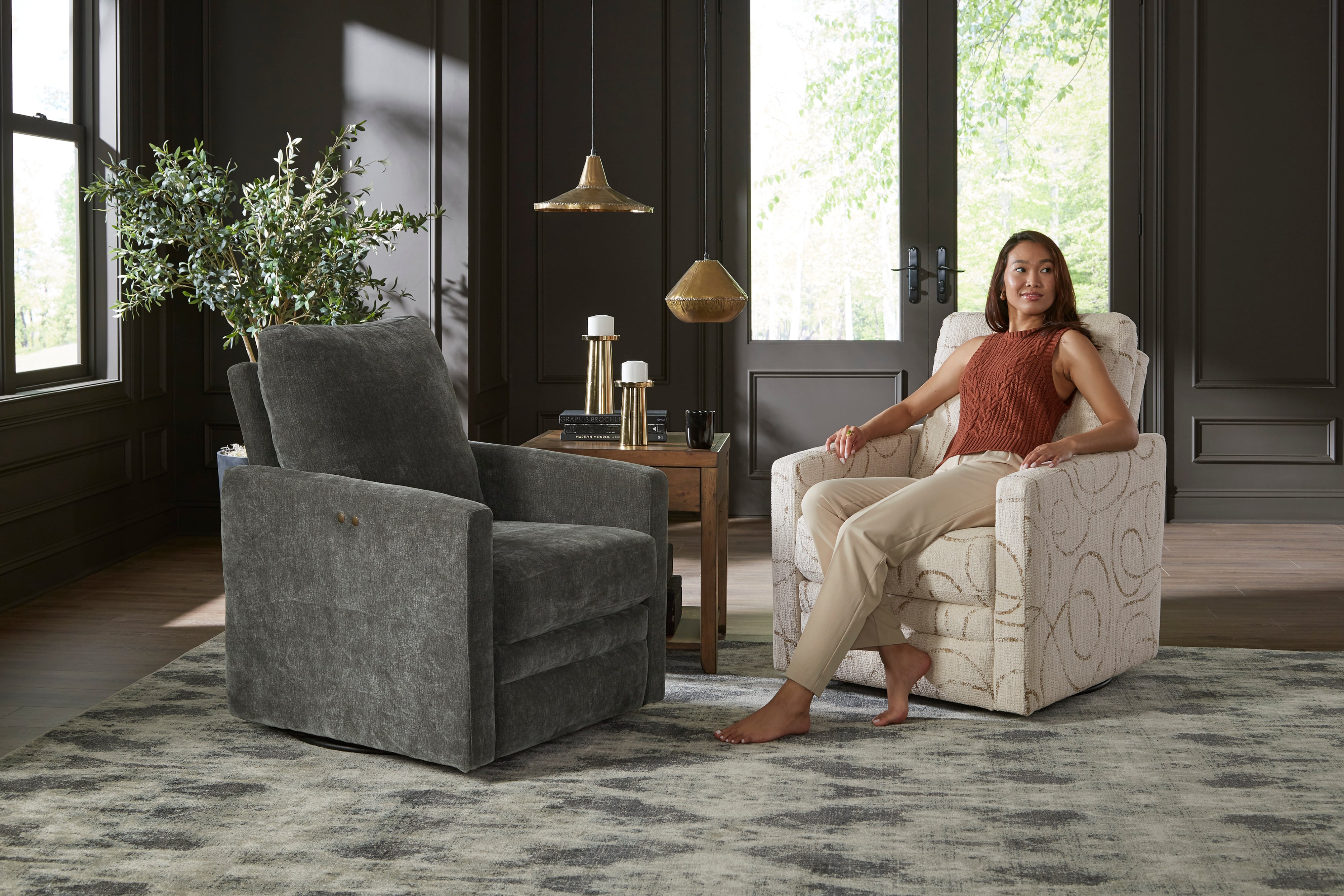 Best Home Furnishings Giana Swivel Recliner