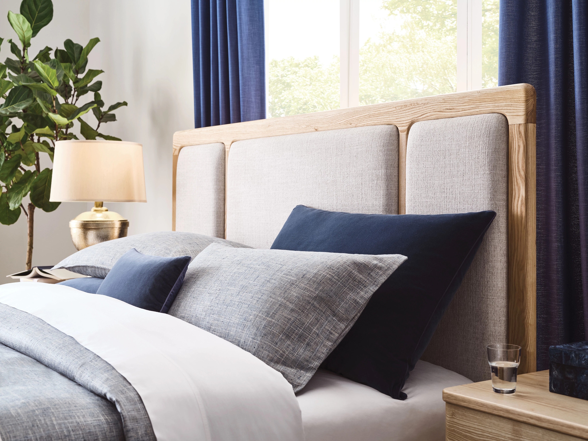 Kincaid Furniture Essence King Upholstered Bed