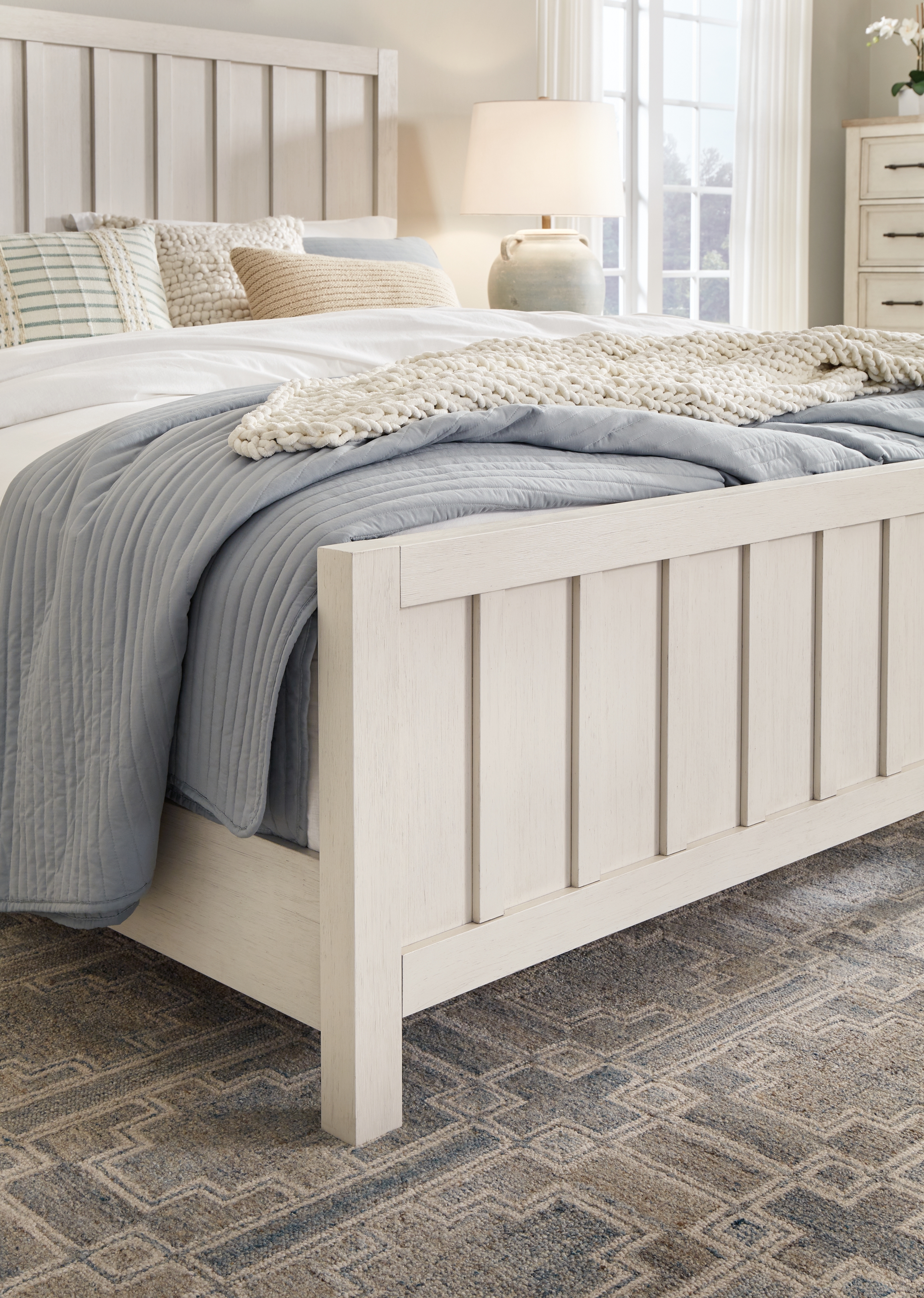Benchcraft Shaybrock California King Panel Bed