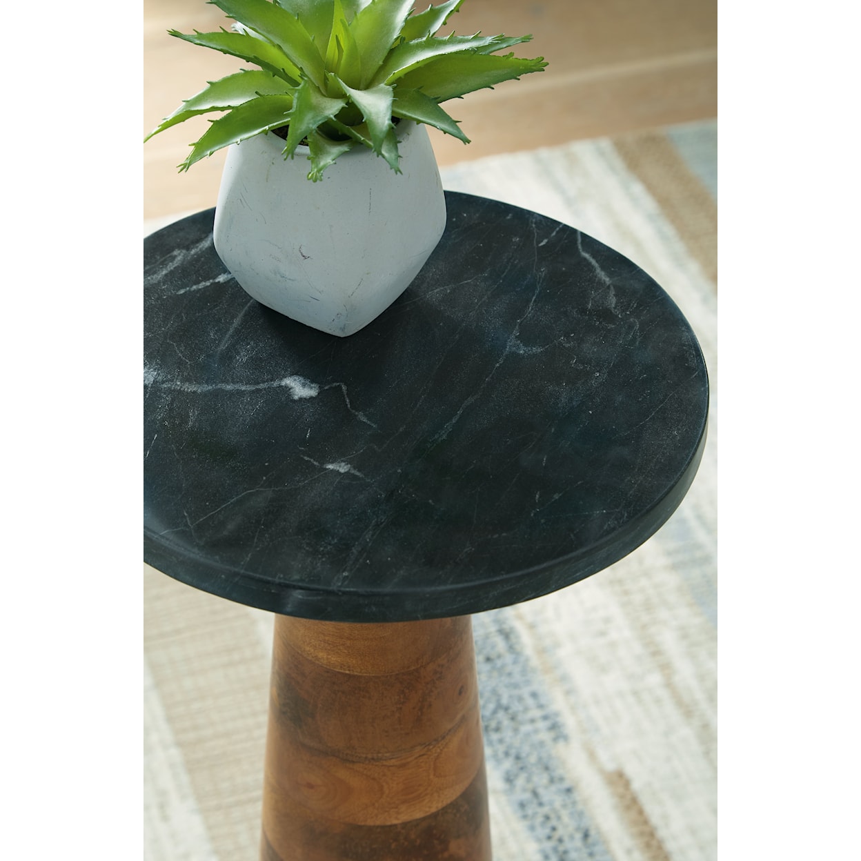 Signature Design by Ashley Furniture Quinndon Accent Table