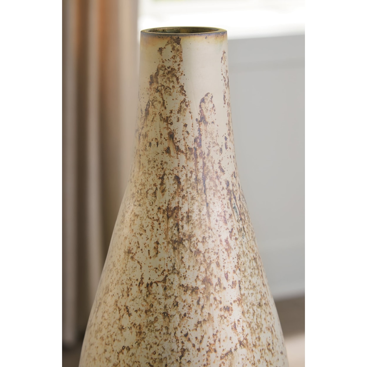 Signature Design Plawite Vase