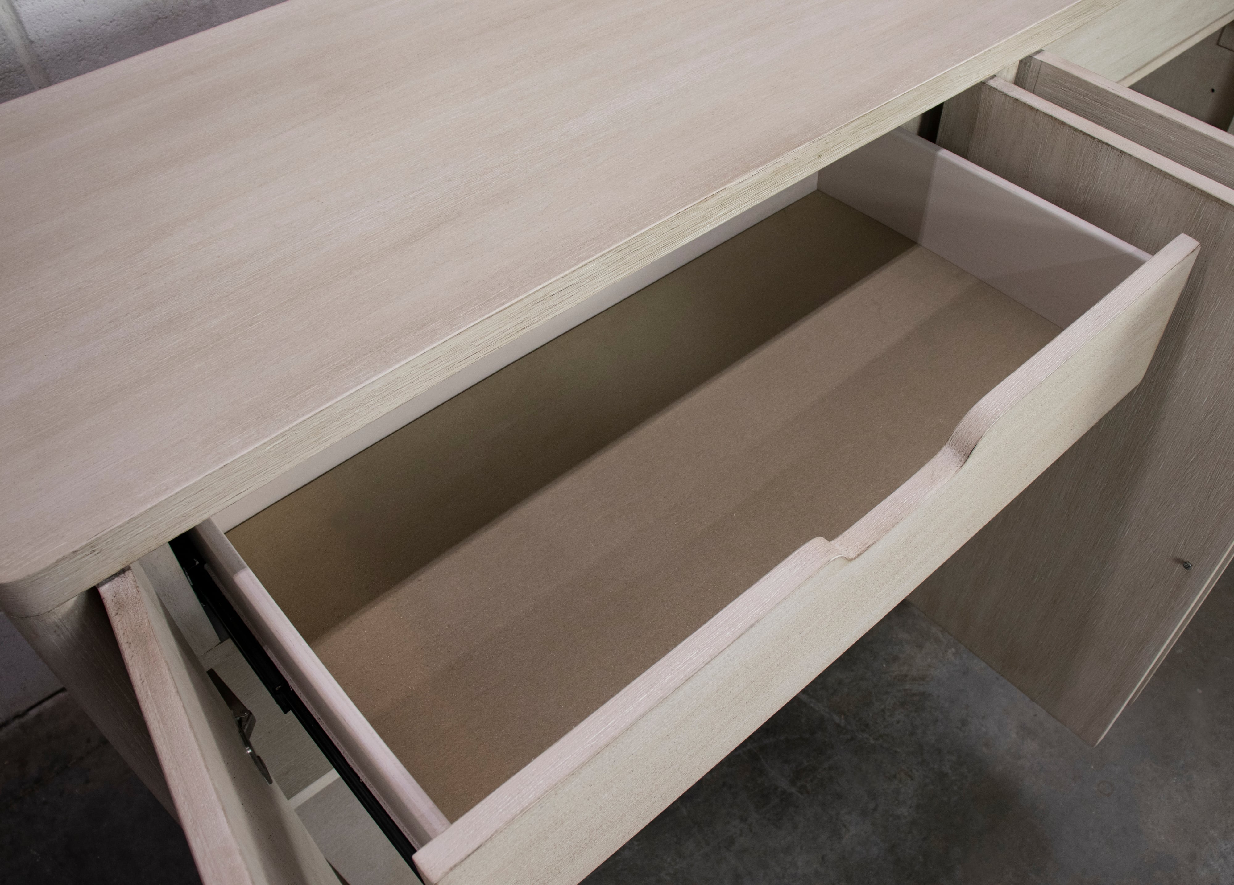 Riverside Furniture Laguna Server