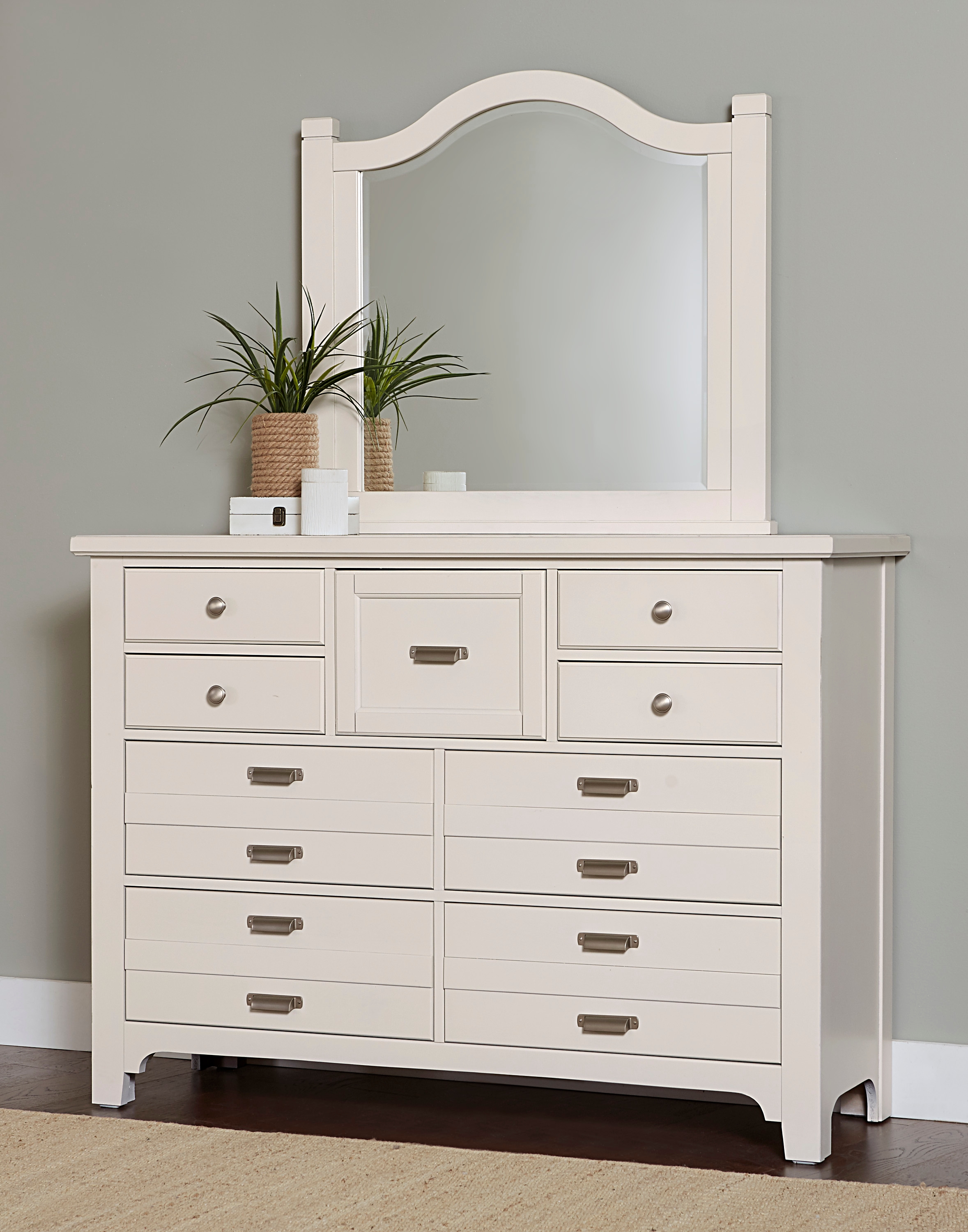 Laurel Mercantile Co. Bungalow 9-Drawer Dresser