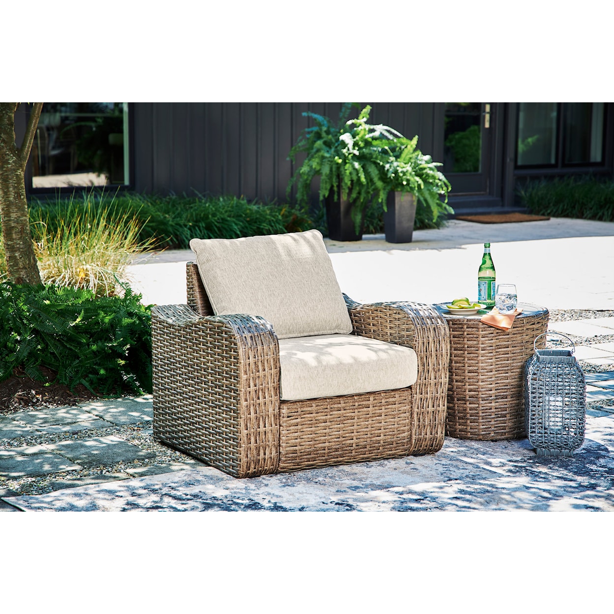 Signature Design Sandy Bloom Outdoor Lounge Chair with Cushion