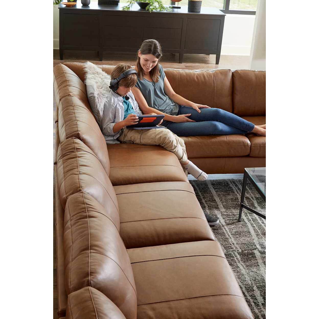 Best Home Furnishings Trafton Leather Sectional Sofa w/ Chaise & Wood Feet