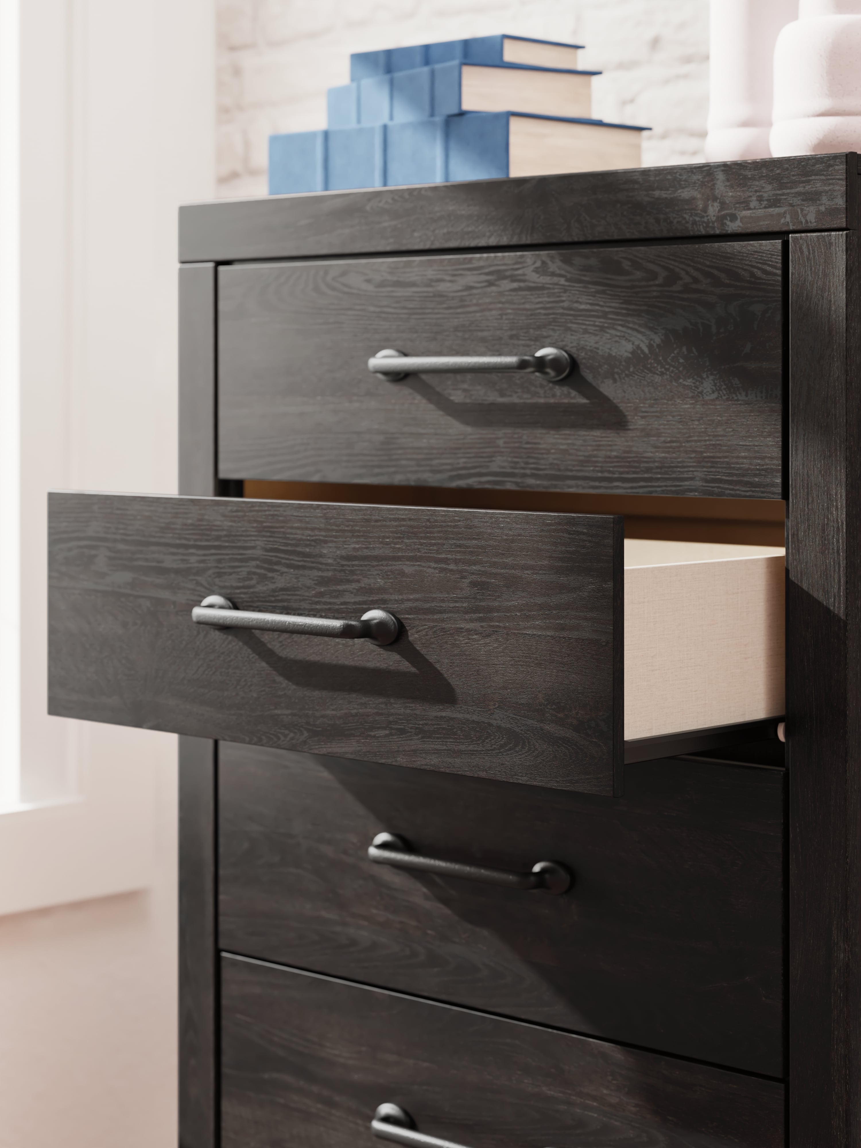 Signature Design by Ashley Hollivern 5-Drawer Chest