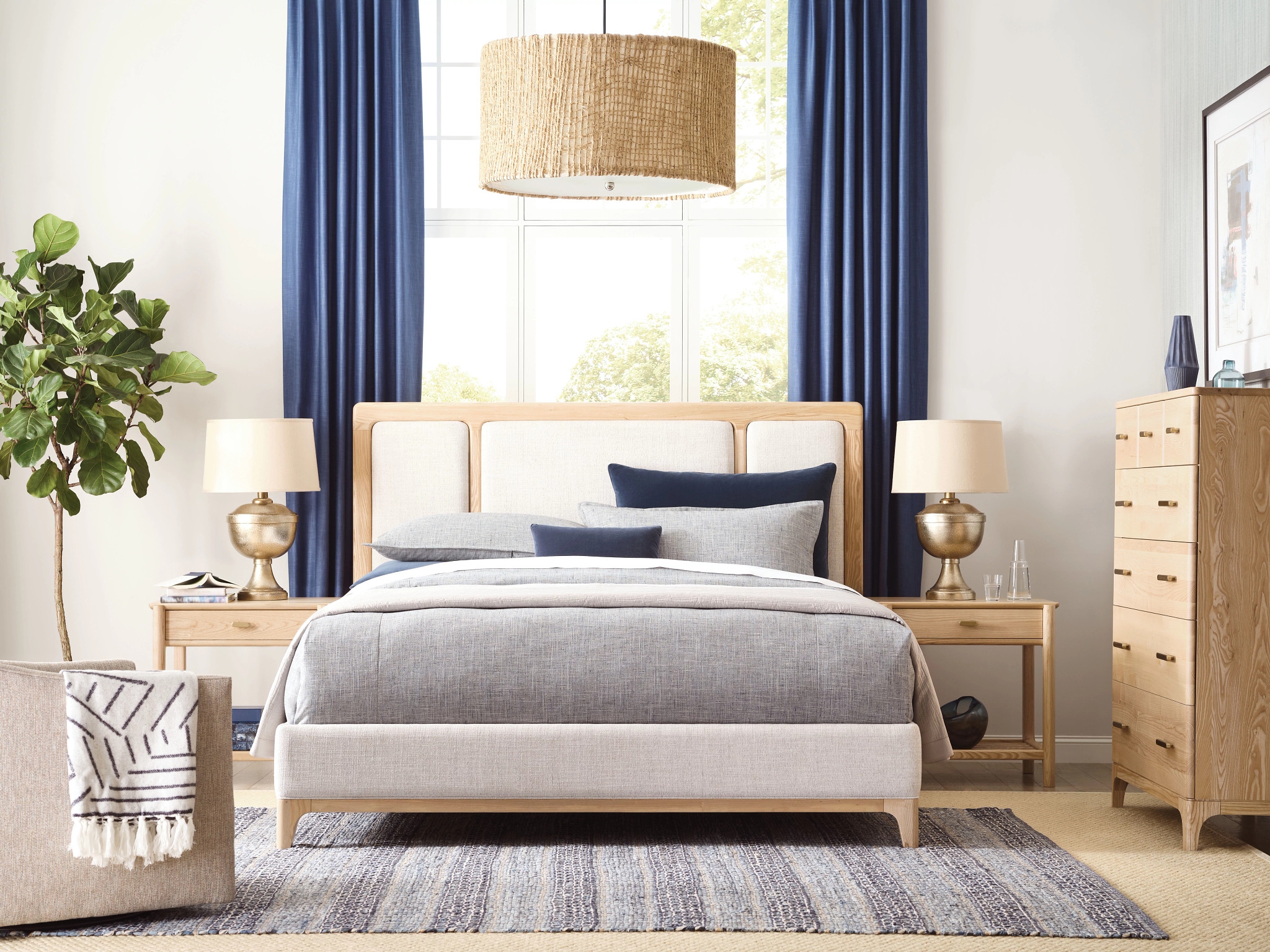 Kincaid Furniture Essence King Upholstered Bed