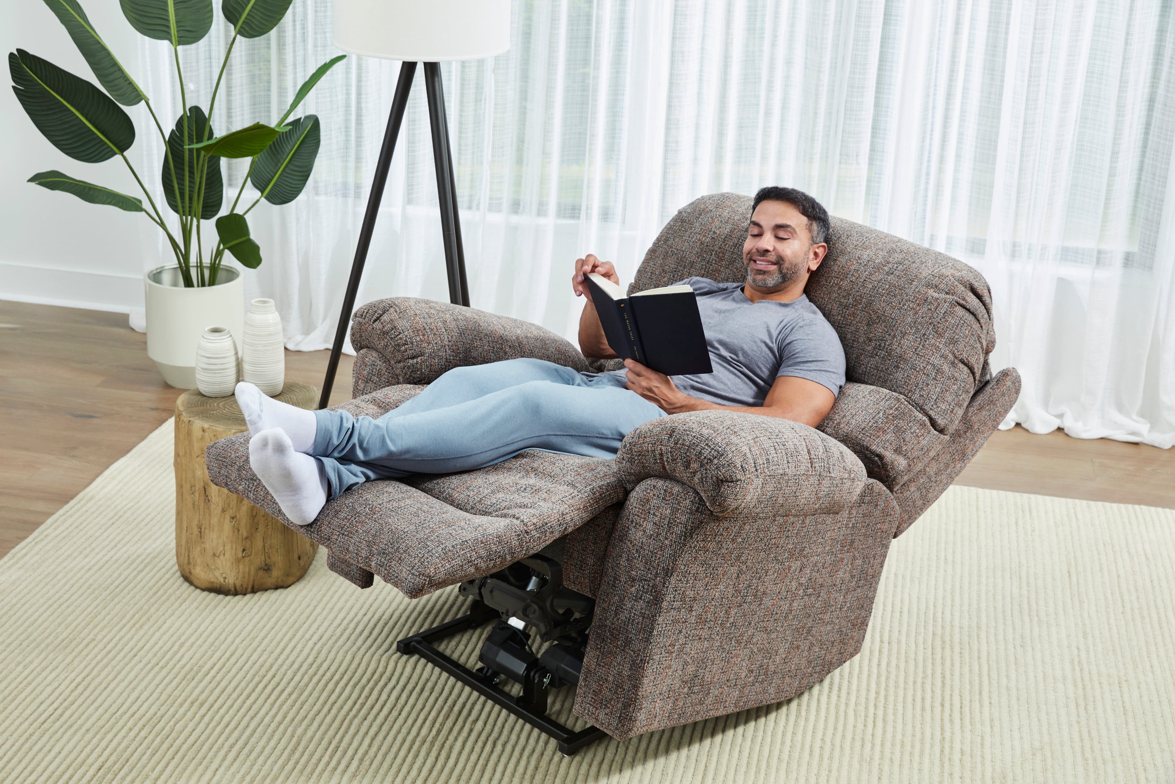 Best Home Furnishings Badge Power Head Tilt Zero Gravity Recliner