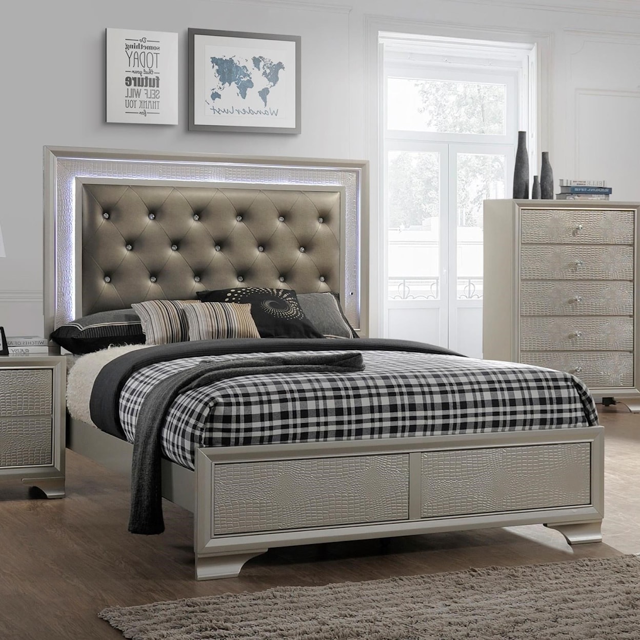 Crown Mark Lyssa Upholstered Full Bed