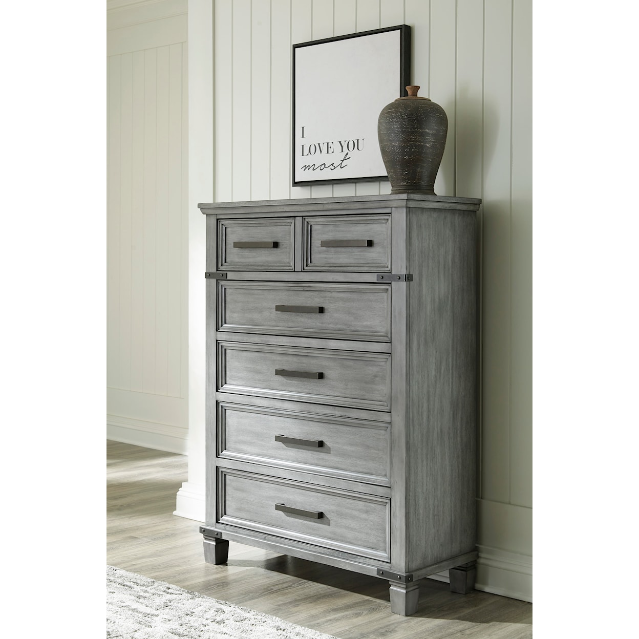 Signature Design by Ashley Russelyn Chest of Drawers