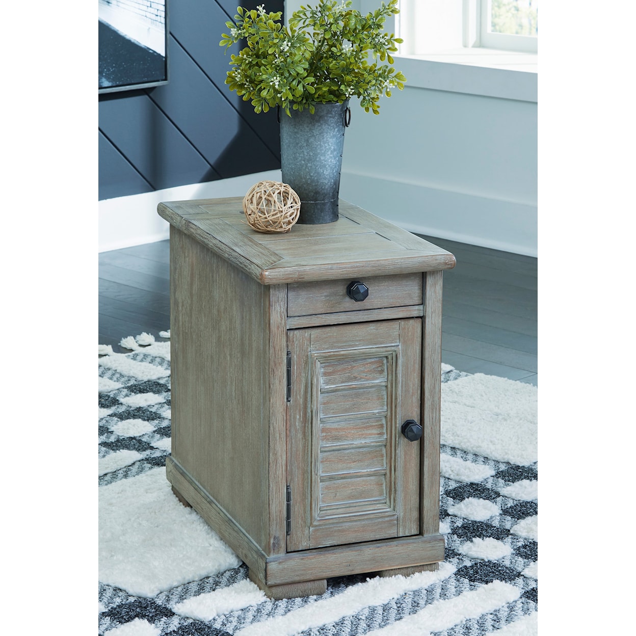 Signature Design Moreshire Chairside End Table