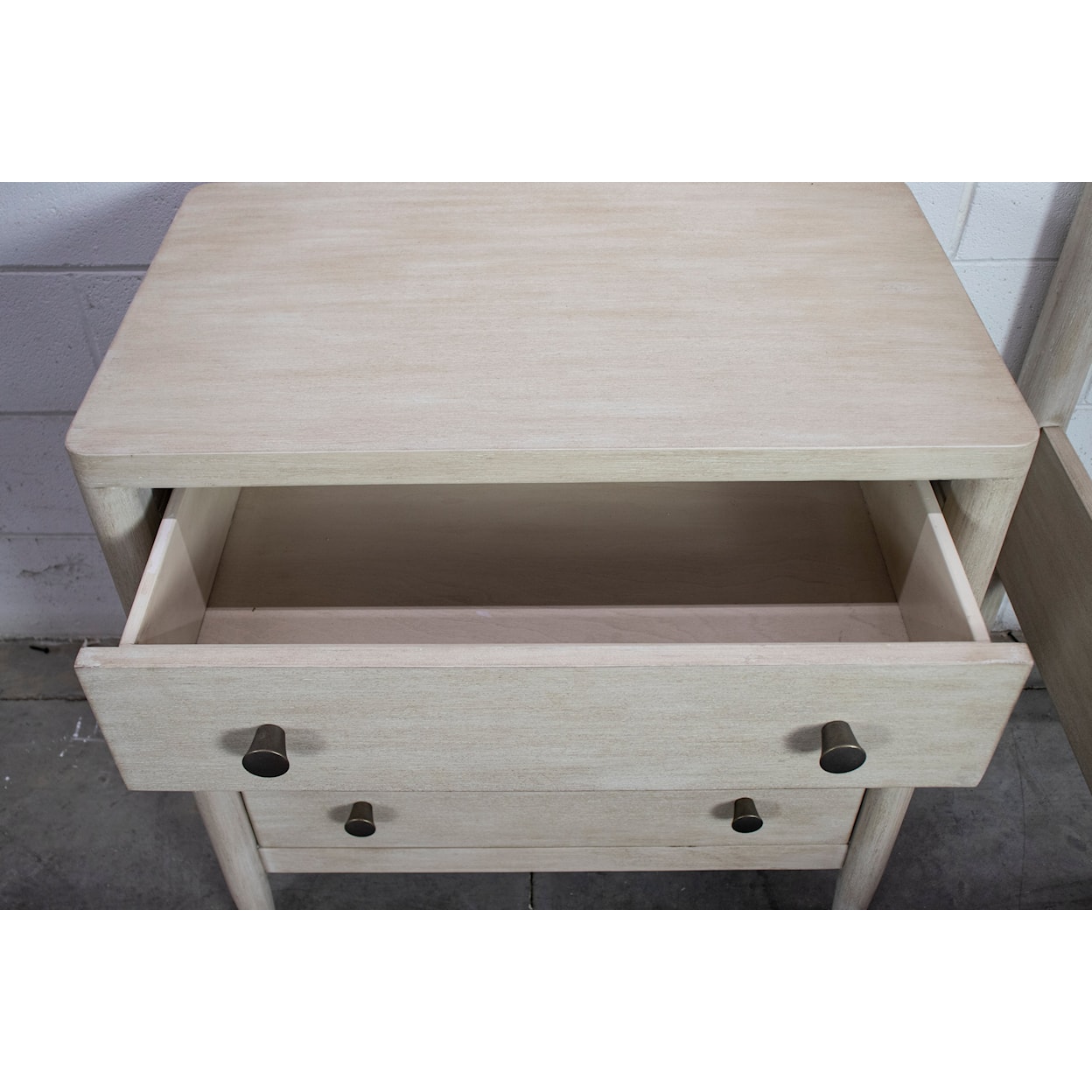 Riverside Furniture Laguna 3-Drawer Nightstand