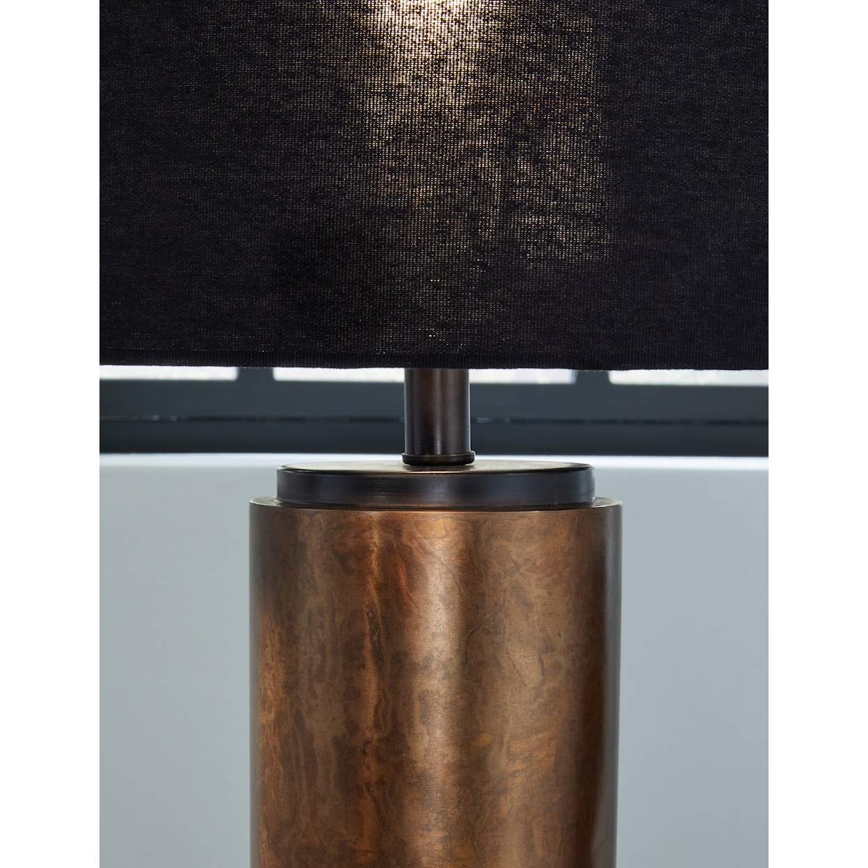 Signature Design Lamps - Contemporary Hildry Table Lamp