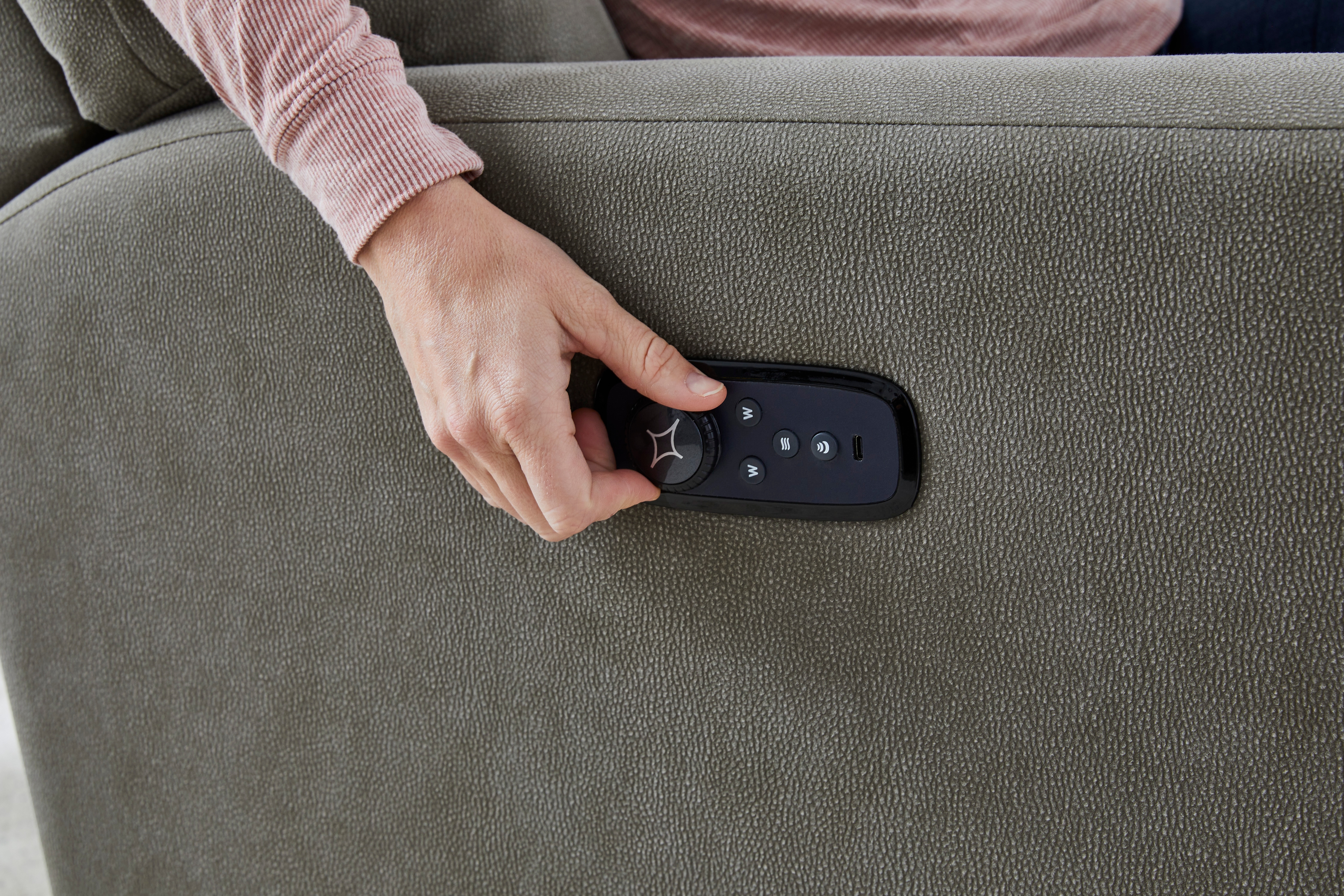 Best Home Furnishings Kenley Wall-Saving Power Recliner