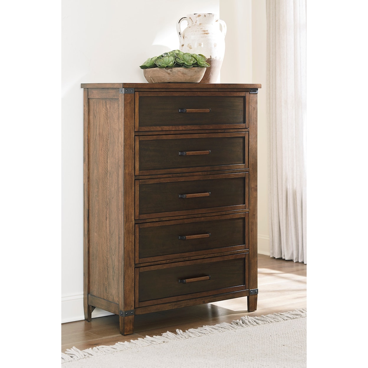 Benchcraft Wyattfield 5-Drawer Chest