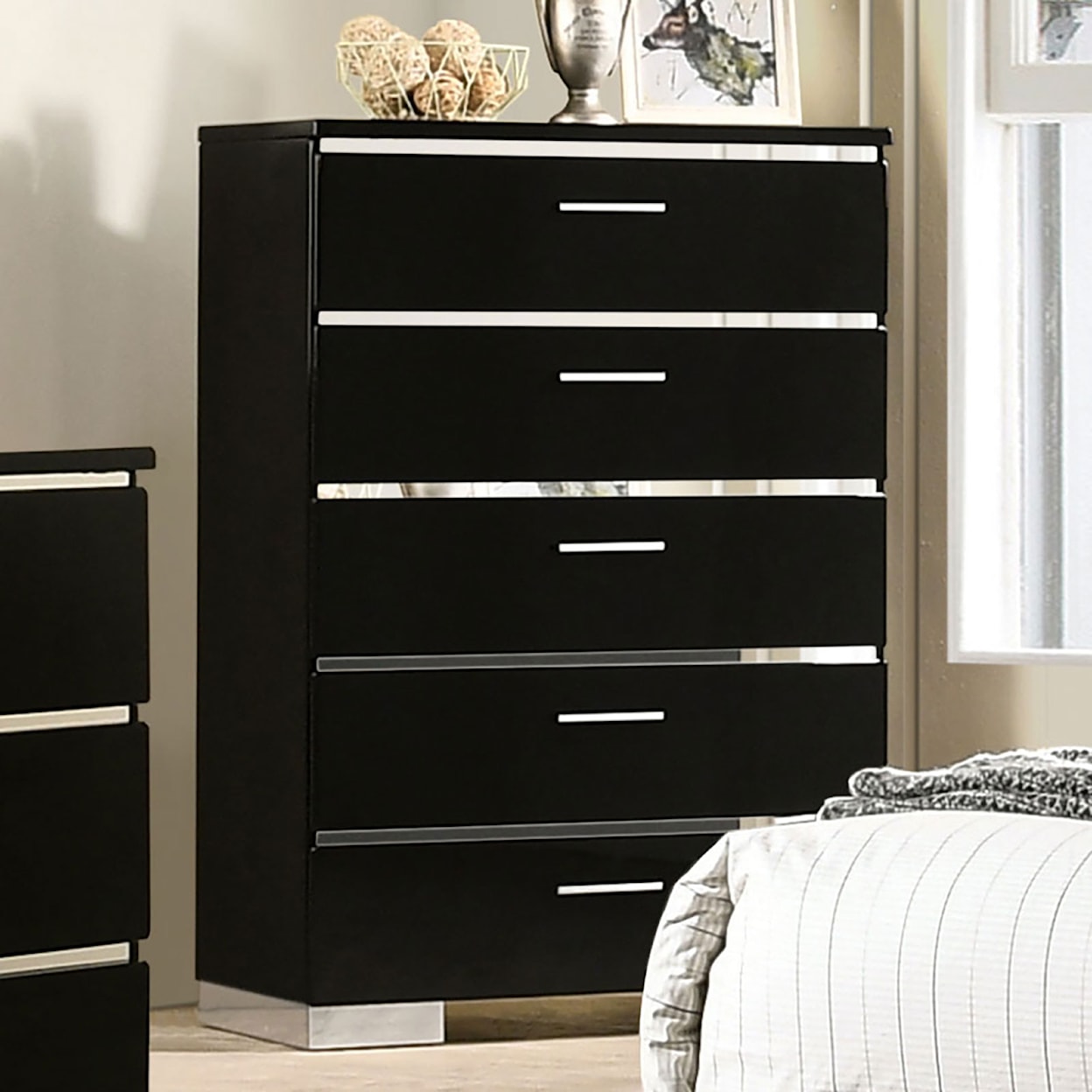 Furniture of America Carlie 5-Drawer Chest