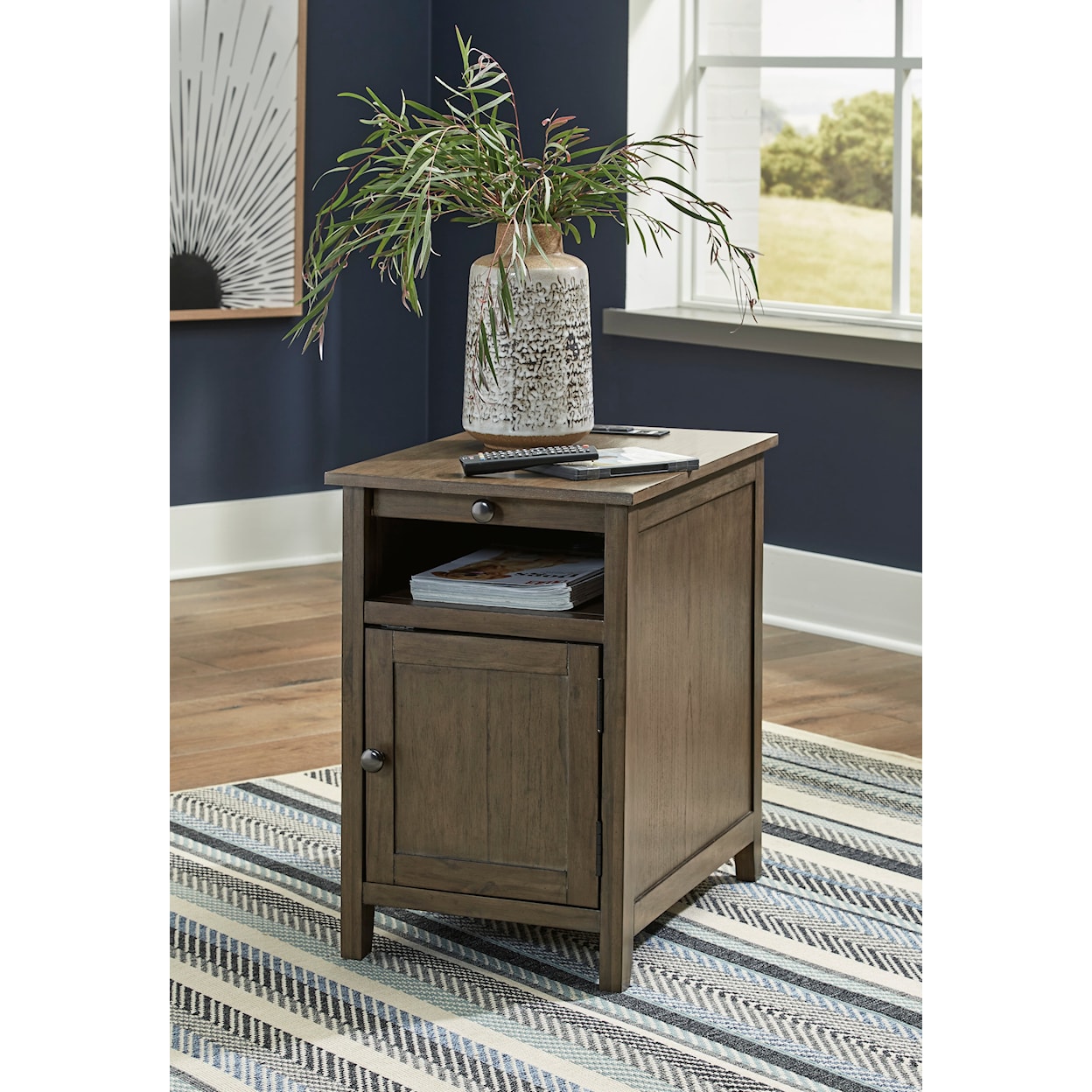 Ashley Furniture Signature Design Treytown Chairside End Table