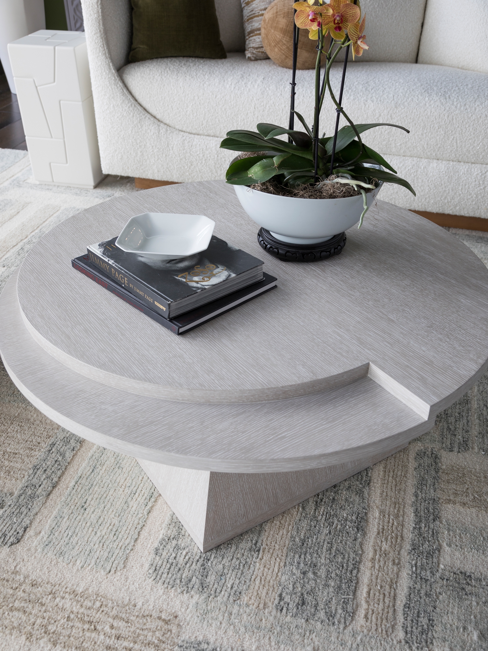 Round Cocktail Table