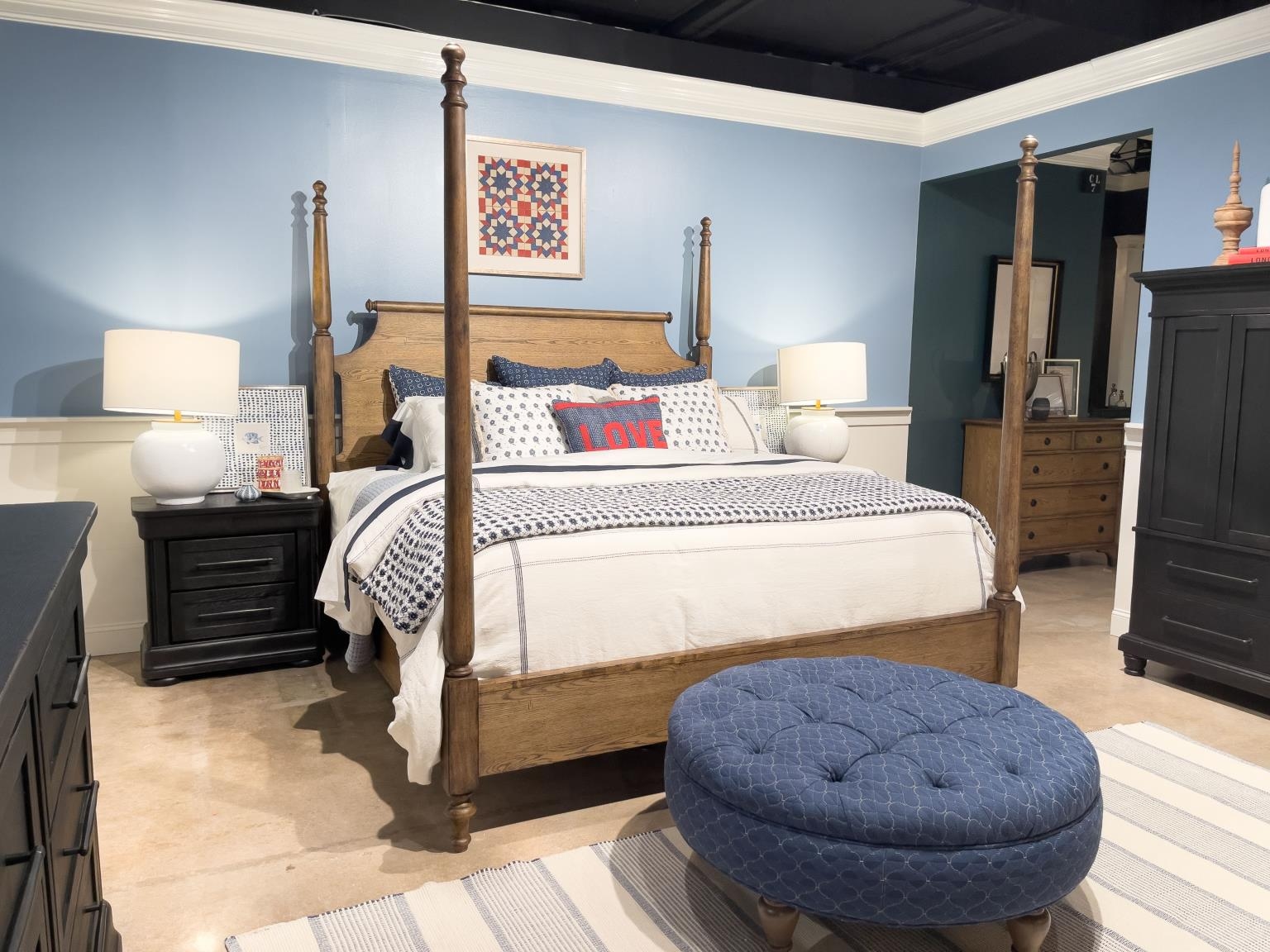 Legacy Classic Vintage Market Poster Bed 5/0 Queen