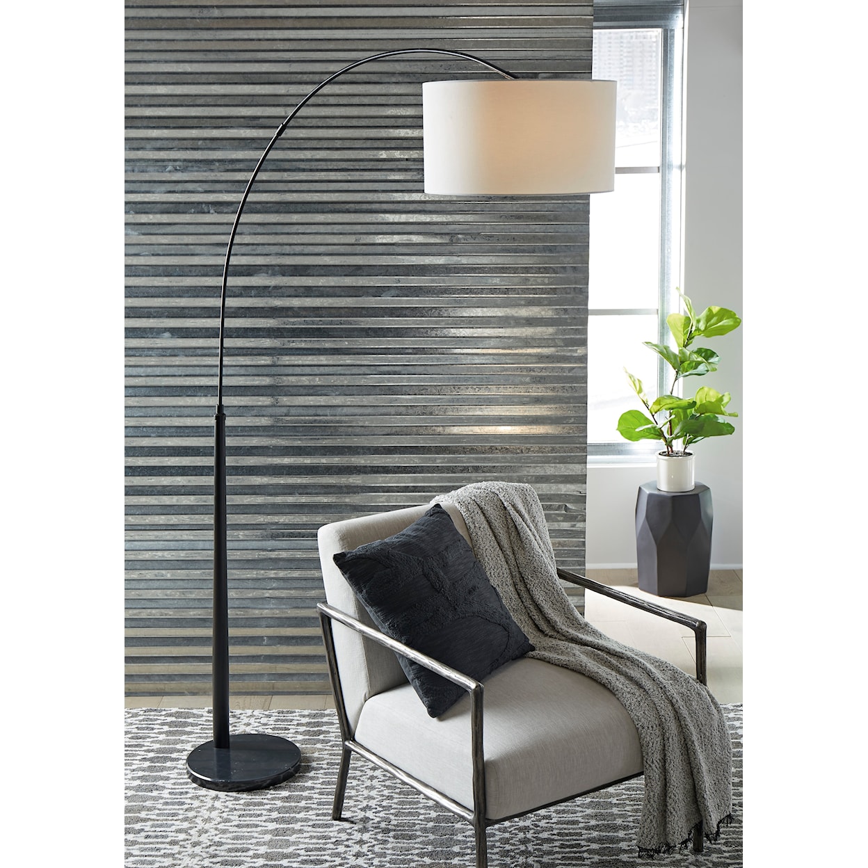 Signature Design by Ashley Lamps - Contemporary Veergate Arc Lamp