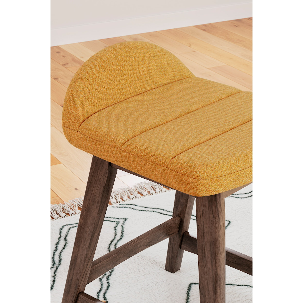 Signature Lyncott Counter Height Bar Stool