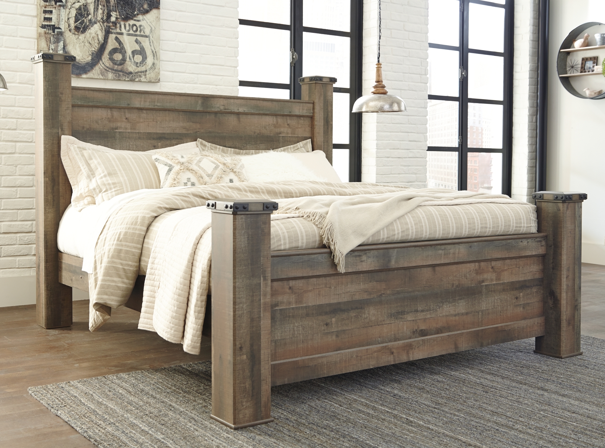 Signature Design by Ashley Trinell King Poster Bed