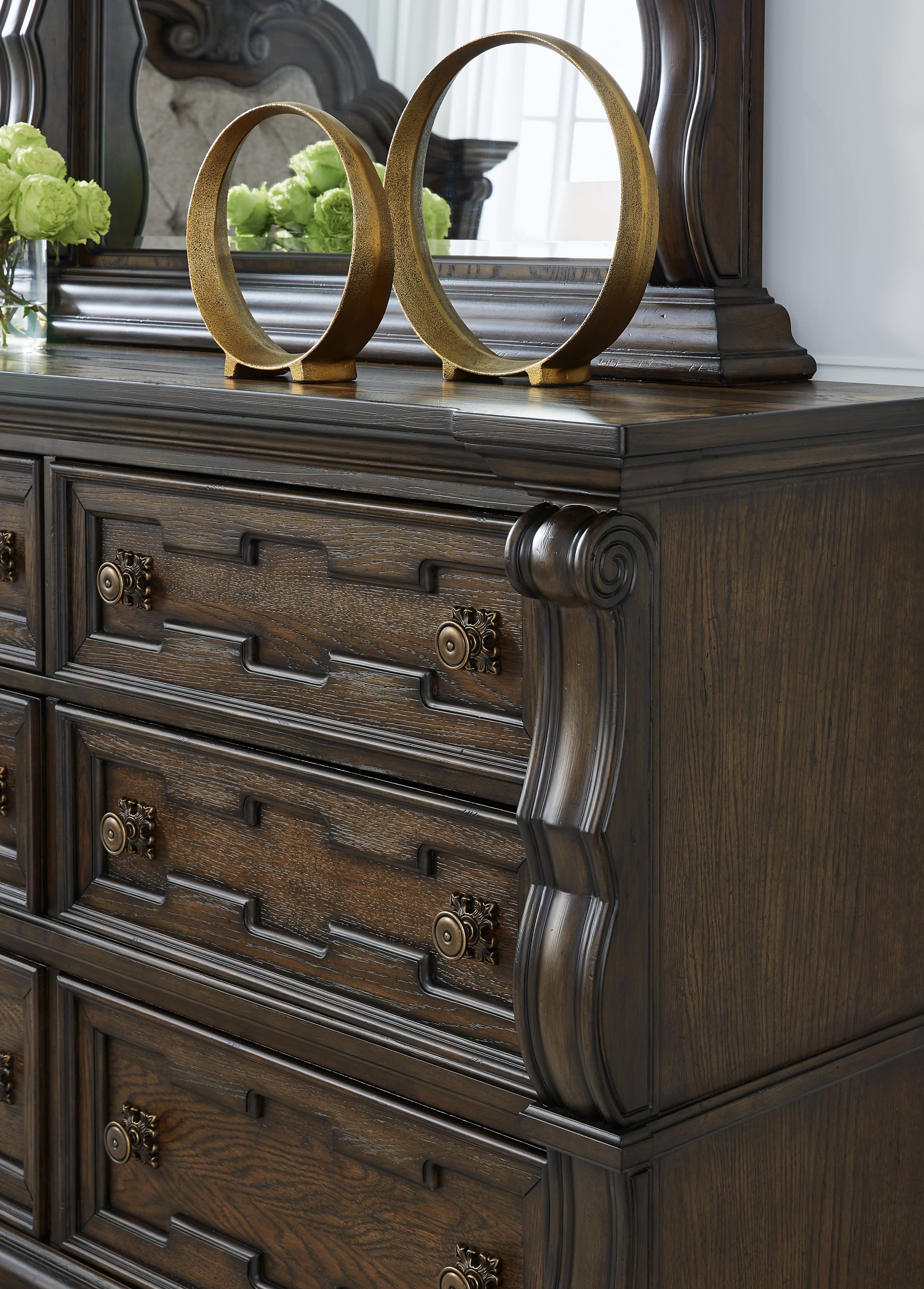 Ashley Signature Design Maylee B947-31 Traditional 6-Drawer Dresser ...